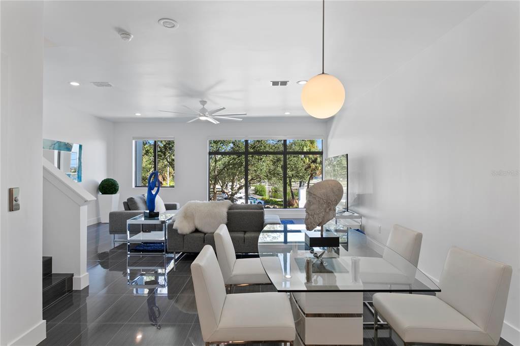 Tampa, Florida, 33606, United States, 4 Bedrooms Bedrooms, ,3 BathroomsBathrooms,Residential,For Sale,1998120