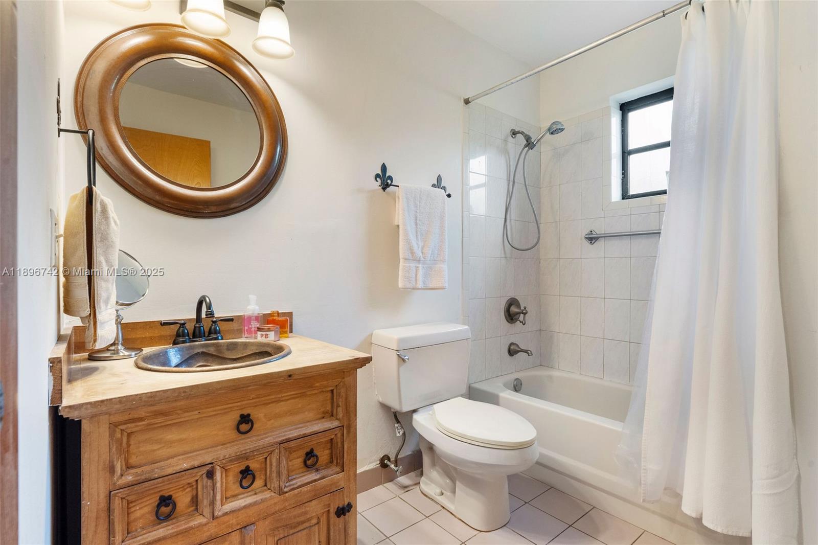 Miami, Florida, 33173, United States, 3 Bedrooms Bedrooms, ,3 BathroomsBathrooms,Residential,For Sale,1966935