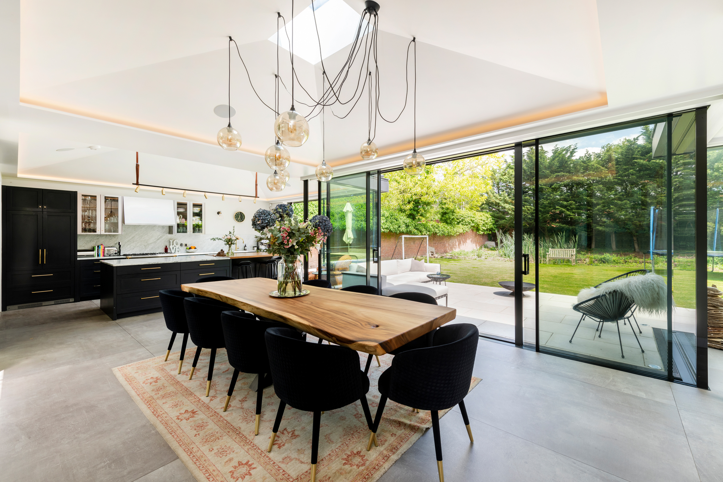  A seven-bedroom contemporary house built around a century-old olive tree - 物件實景