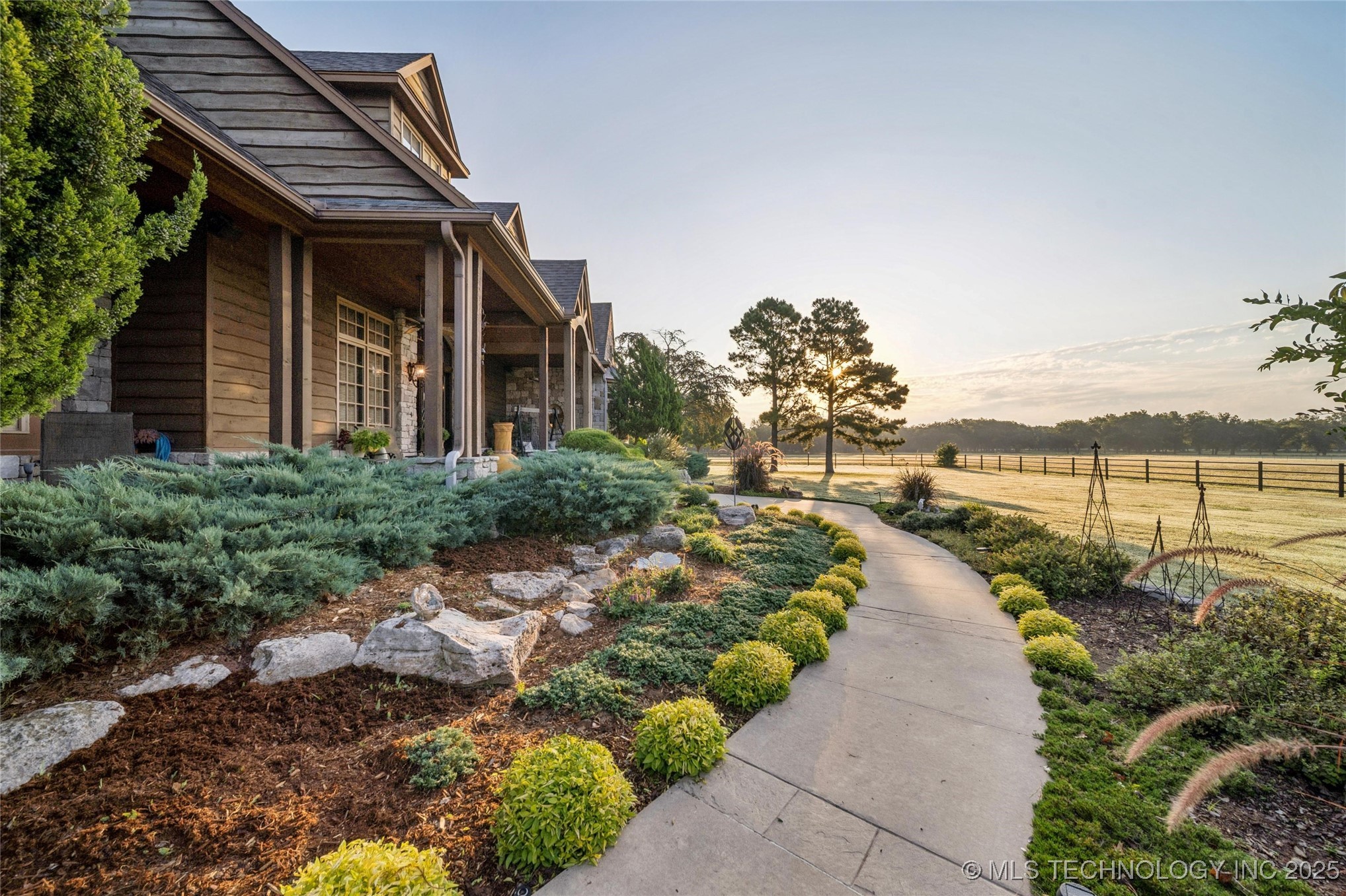 Mounds, Oklahoma, 74047, United States, 4 Bedrooms Bedrooms, ,6 BathroomsBathrooms,Residential,For Sale,1960960