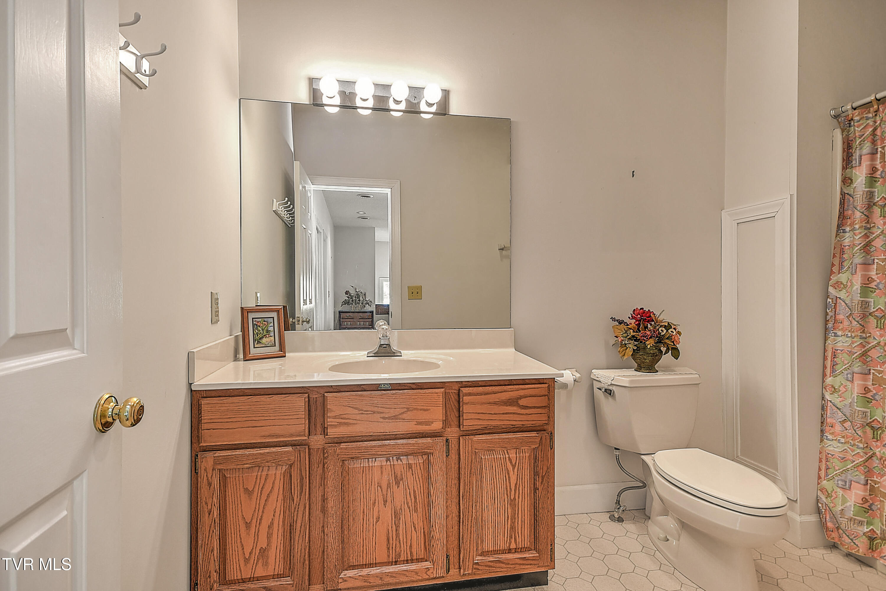 Johnson City, Tennessee, 37604, United States, 4 Bedrooms Bedrooms, ,3 BathroomsBathrooms,Residential,For Sale,1870775