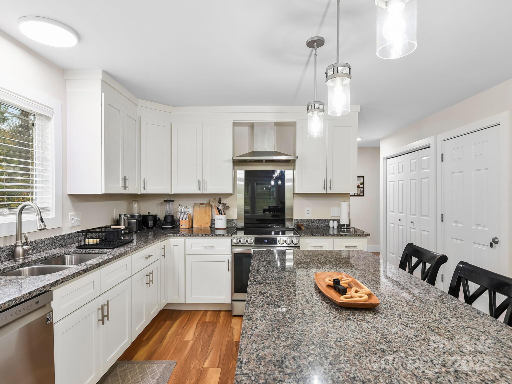 Asheville, North Carolina, 28804, United States, 4 Bedrooms Bedrooms, ,3 BathroomsBathrooms,Residential,For Sale,2006568