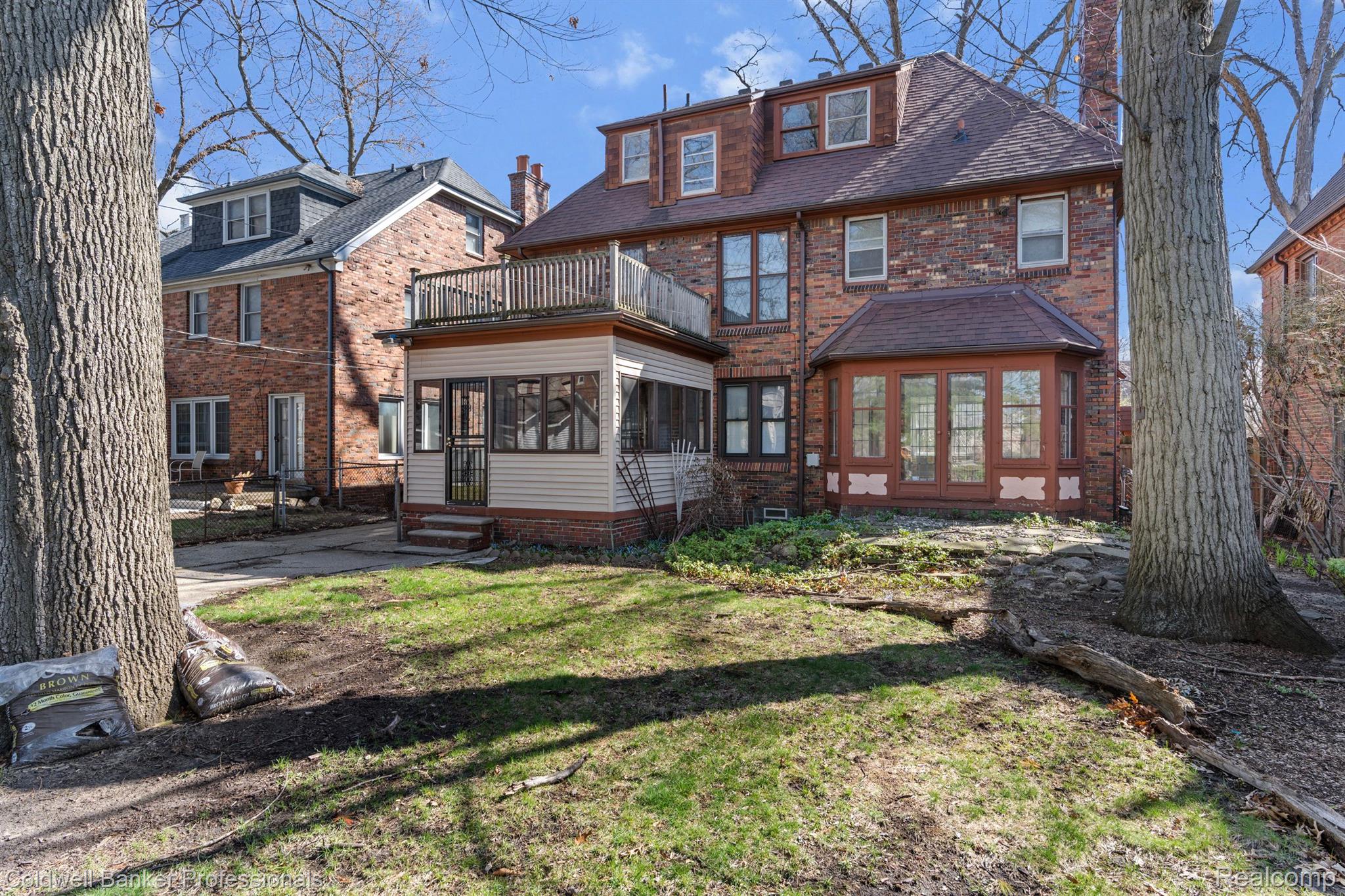 Detroit, Michigan, 48221, United States, 4 Bedrooms Bedrooms, ,5 BathroomsBathrooms,Residential,For Sale,1947184