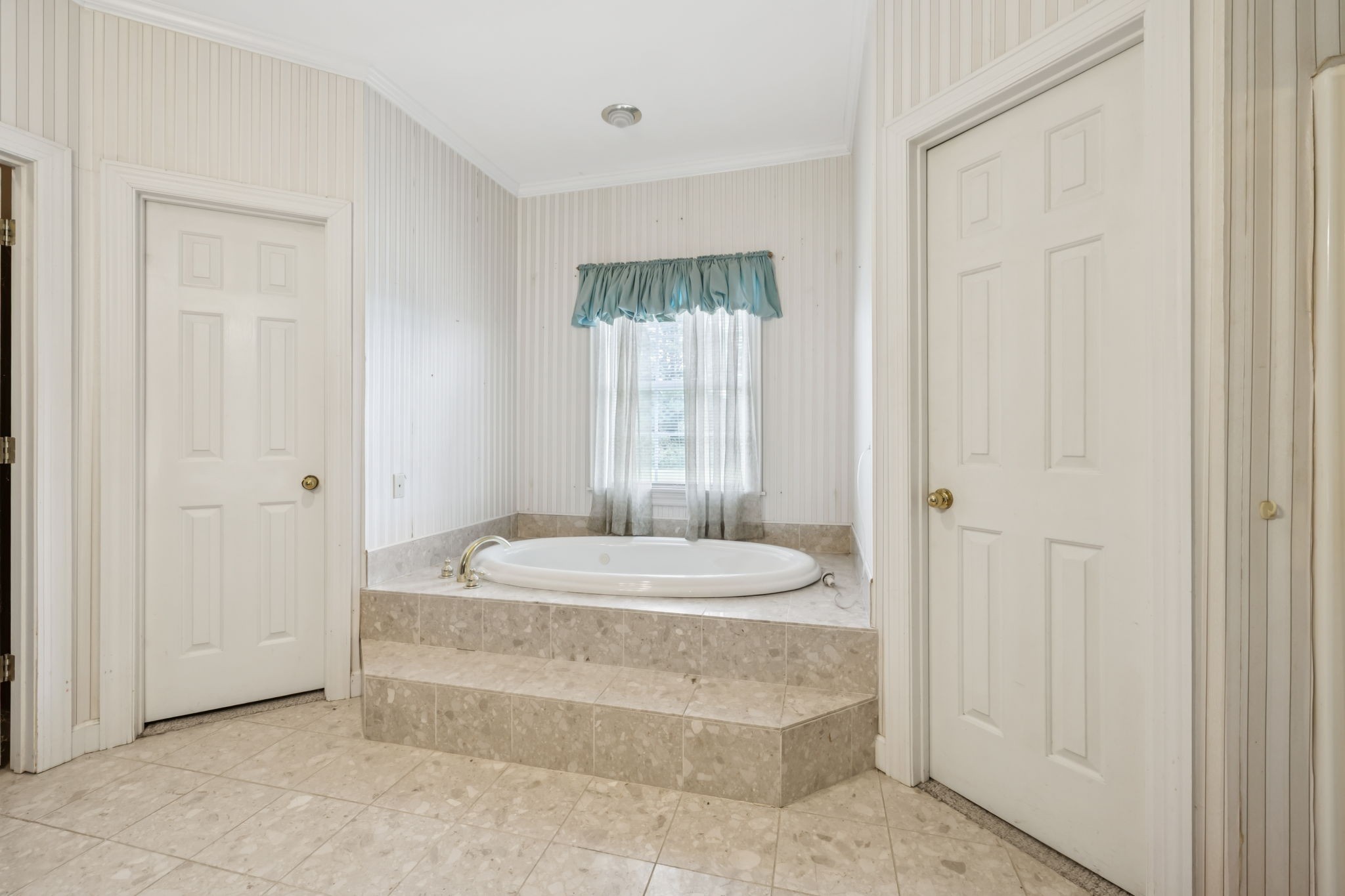 Lawrenceburg, Tennessee, 38464, United States, 5 Bedrooms Bedrooms, ,4 BathroomsBathrooms,Residential,For Sale,1967906