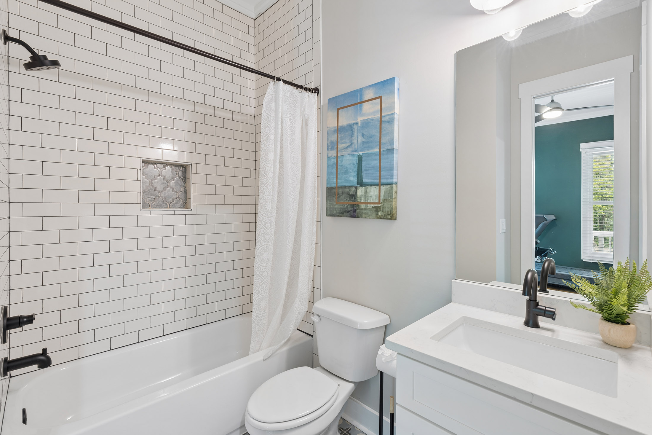  beautifully designed craftsman-style townhome near grant  park - 物件實景