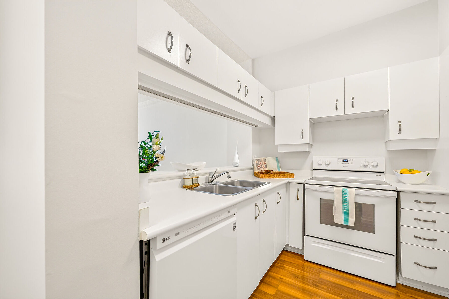  Desirable Waterfront Condo - 物件實景
