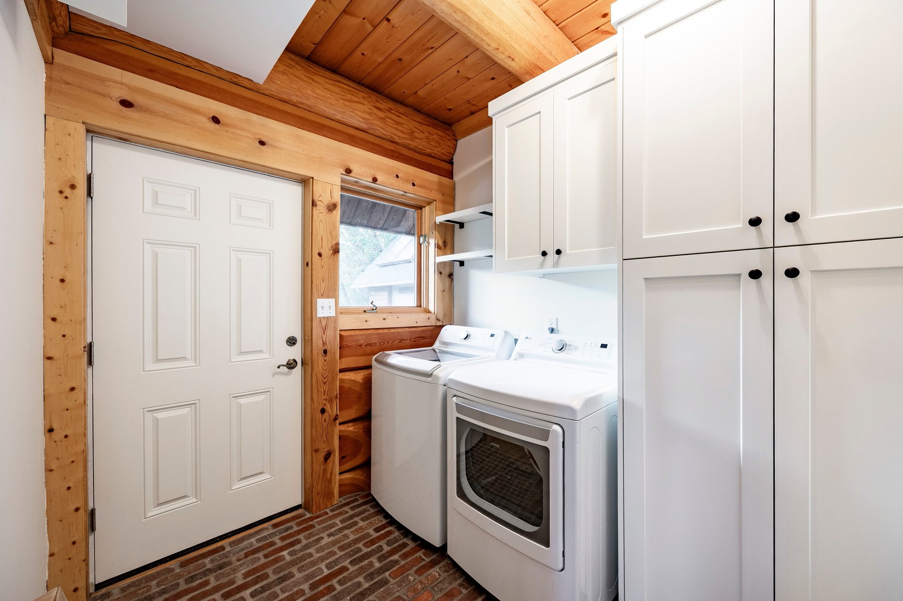  Refined Mountain Home on 1.27 Acres Near Snowbasin - 物件實景