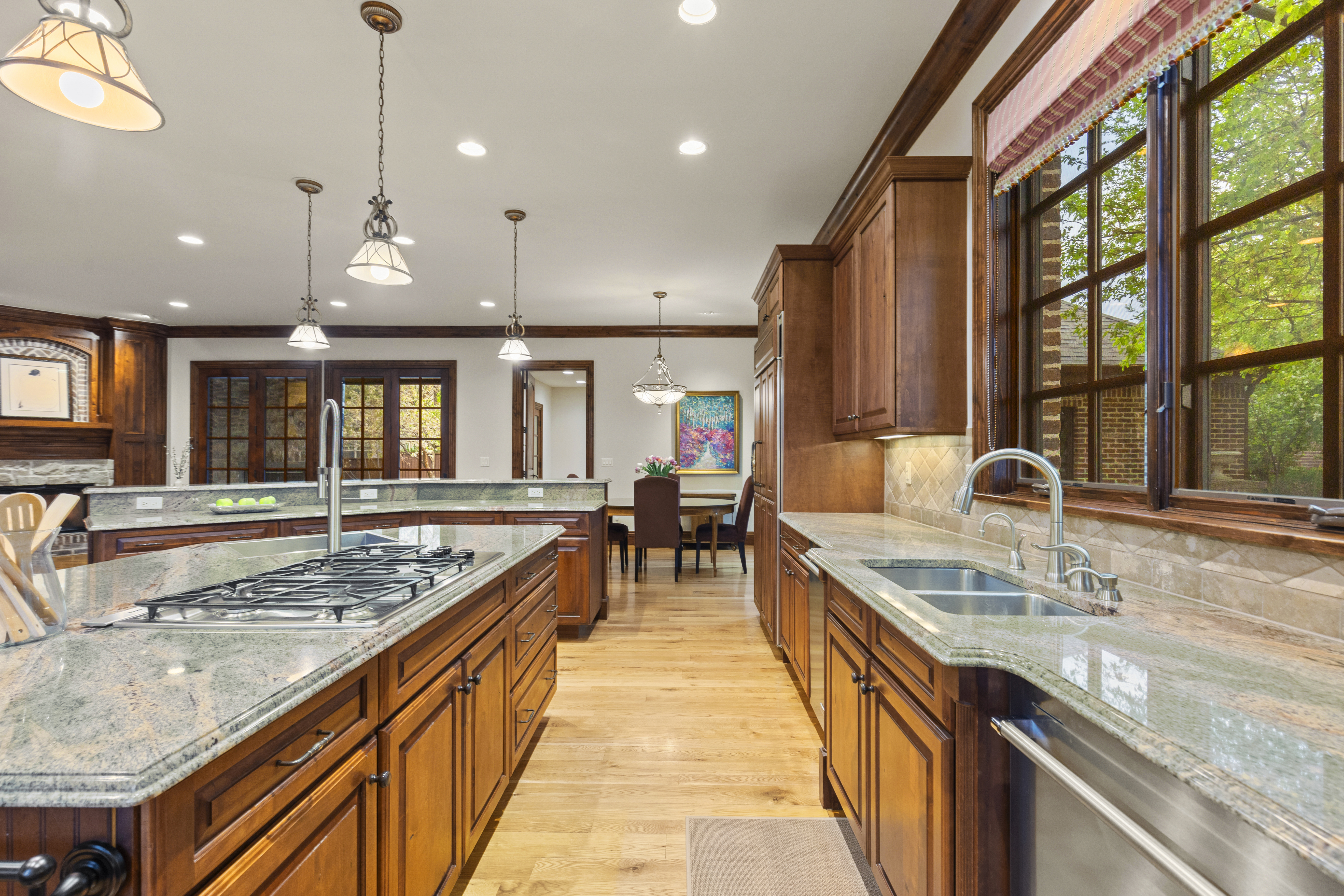  LUXURY LIVING IN LOWRY TIMELESS ENGLISH TUDOR EXPANSIVE LOT ON 6TH AVENUE PKWY - 物件實景