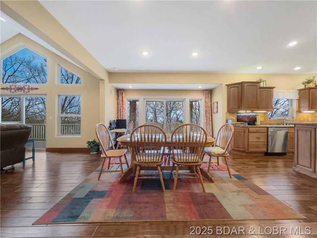Camdenton, Missouri, 65020, United States, 4 Bedrooms Bedrooms, ,4 BathroomsBathrooms,Residential,For Sale,1805220