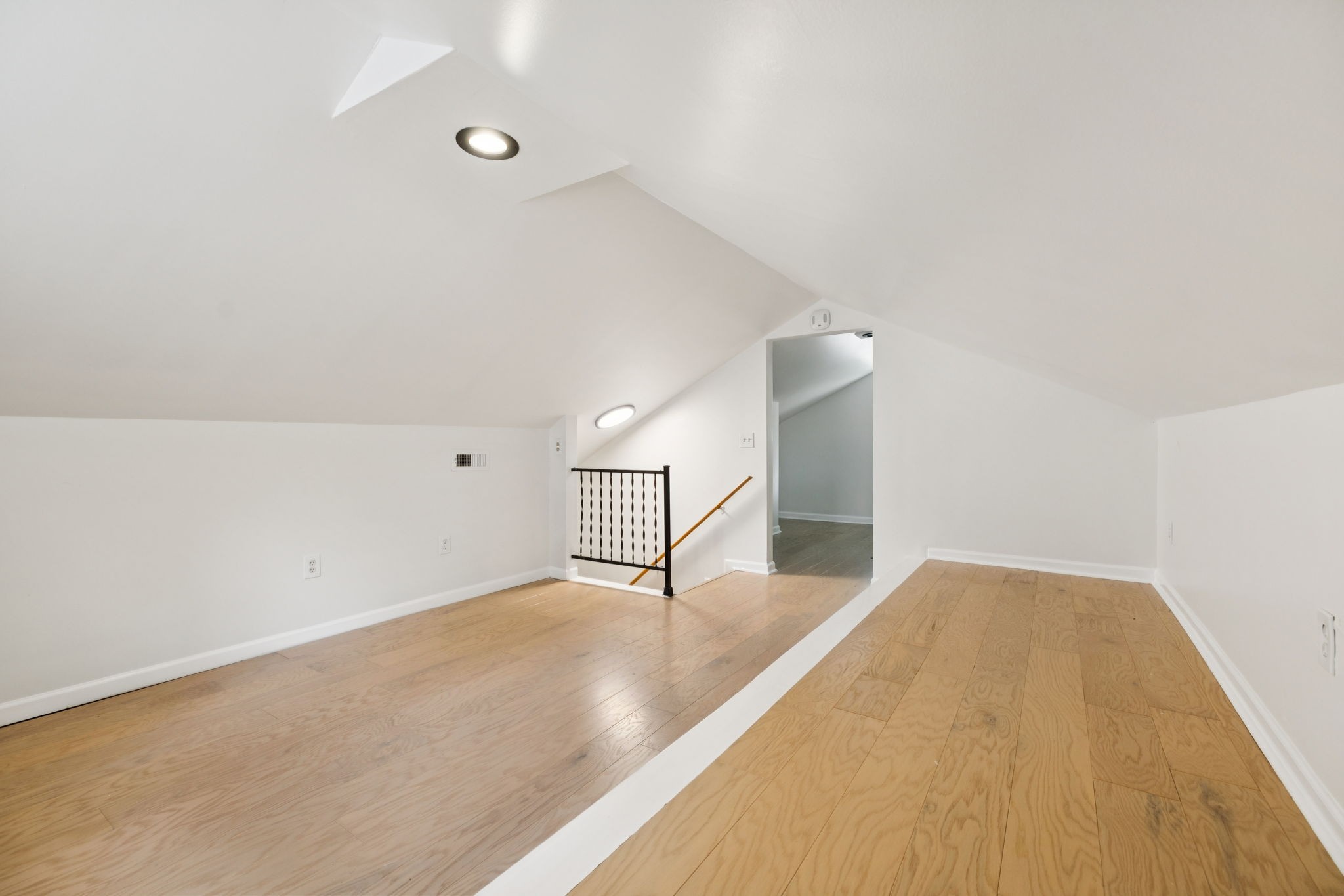 Nashville, Tennessee, 37209, United States, 4 Bedrooms Bedrooms, ,3 BathroomsBathrooms,Residential,For Sale,1873930