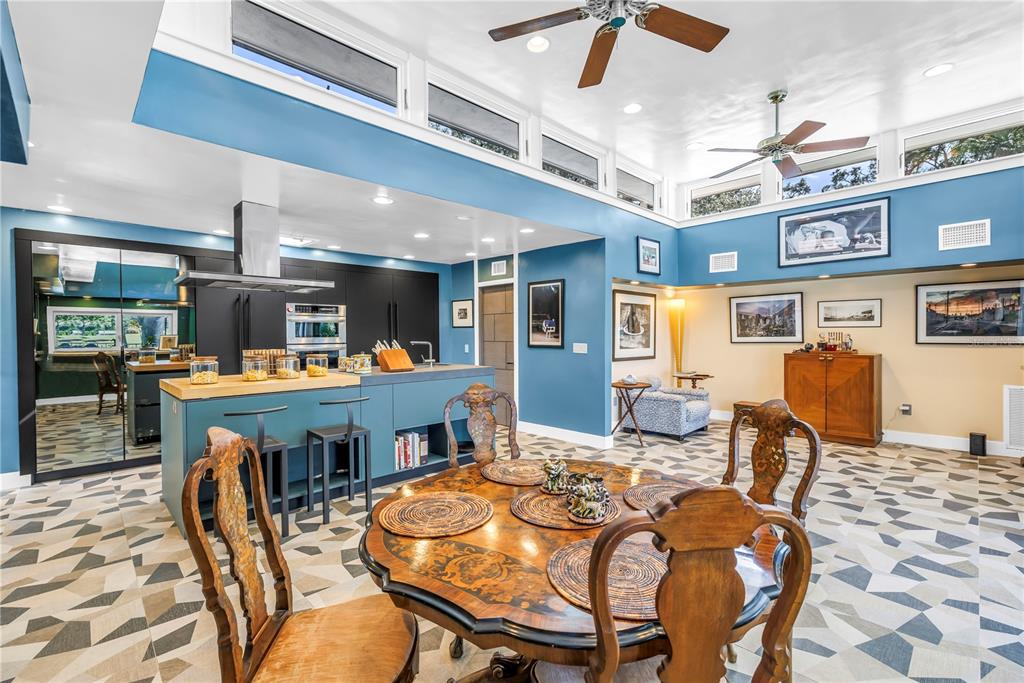 St Petersburg, Florida, 33704, United States, 4 Bedrooms Bedrooms, ,4 BathroomsBathrooms,Residential,For Sale,1991901