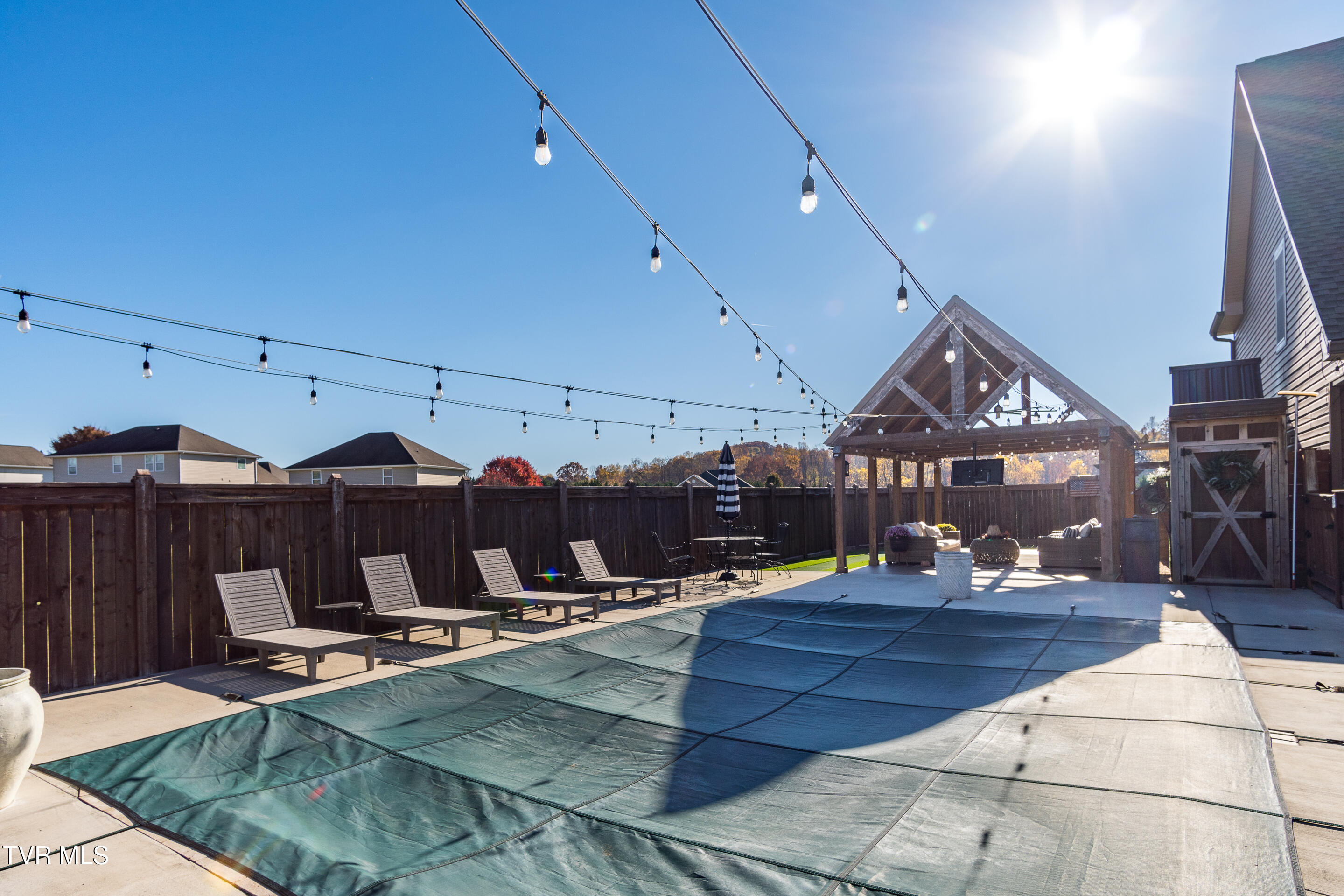 Piney Flats, Tennessee, 37686, United States, 4 Bedrooms Bedrooms, ,4 BathroomsBathrooms,Residential,For Sale,2005173