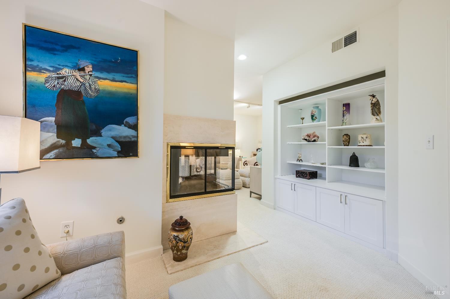 San Rafael, California, 94903, United States, 1 Bedroom Bedrooms, ,2 BathroomsBathrooms,Residential,For Sale,2003098