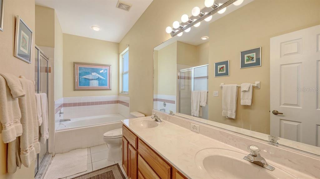 Bradenton, Florida, 34210, United States, 3 Bedrooms Bedrooms, ,2 BathroomsBathrooms,Residential,For Sale,1792897