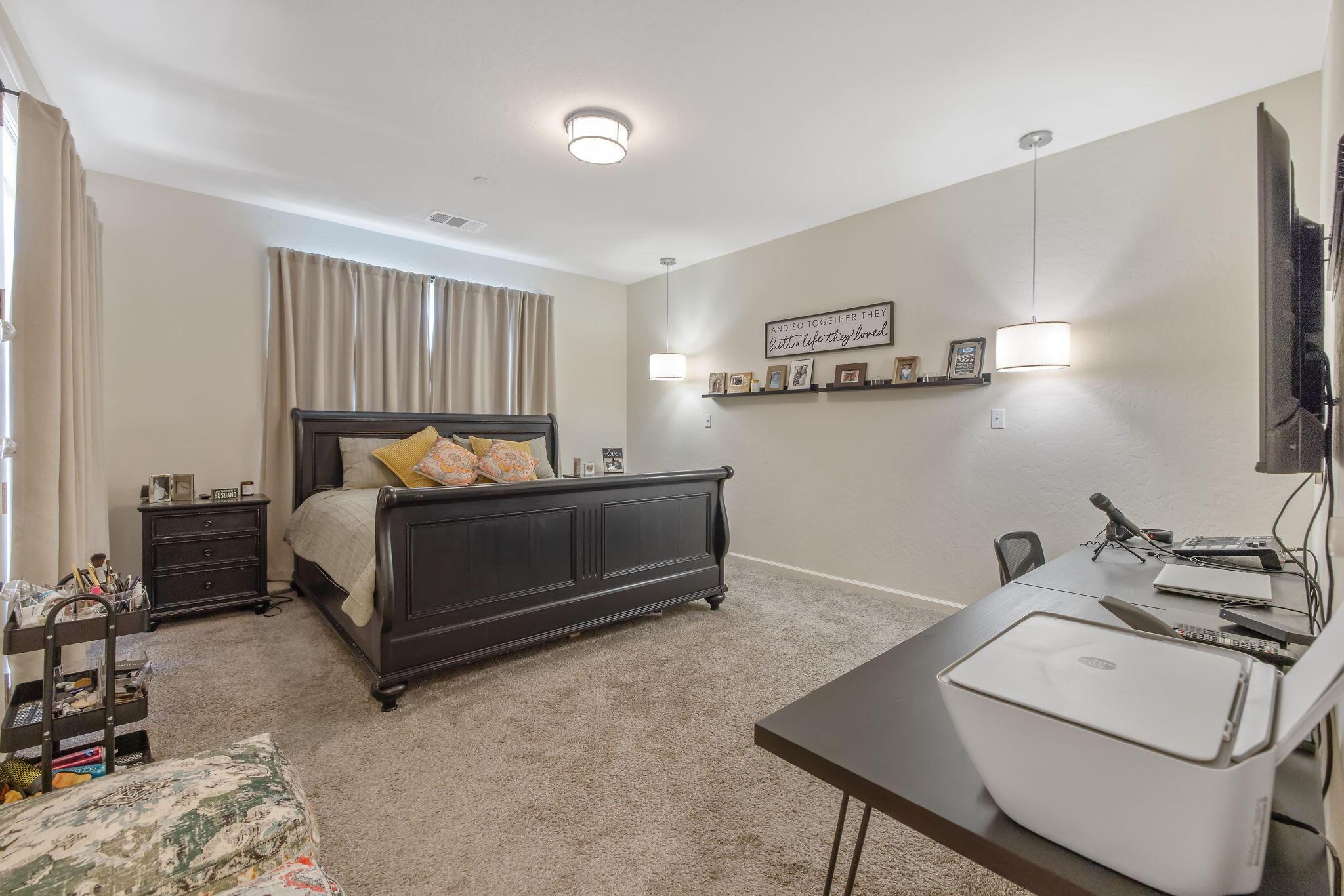 Visalia, California, 93291, United States, 4 Bedrooms Bedrooms, ,2 BathroomsBathrooms,Residential,For Sale,1927793