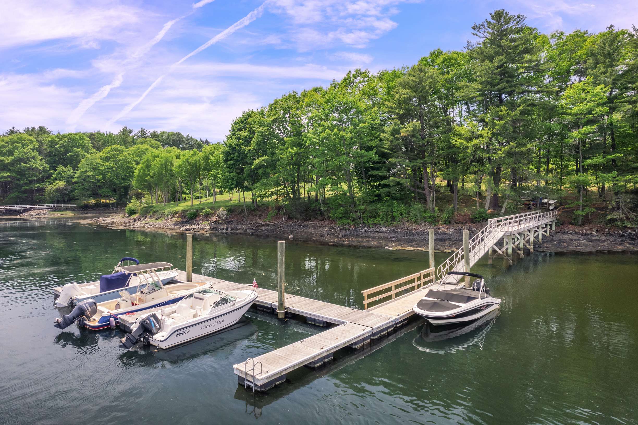  Shingle Style Colonial With Deep Water Dock Access - 物件實景
