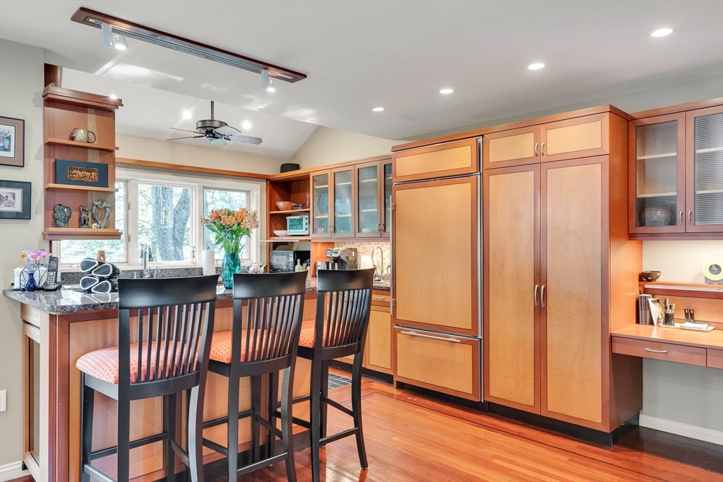 Waltham, Massachusetts, 02452, United States, 4 Bedrooms Bedrooms, ,4 BathroomsBathrooms,Residential,For Sale,1934478