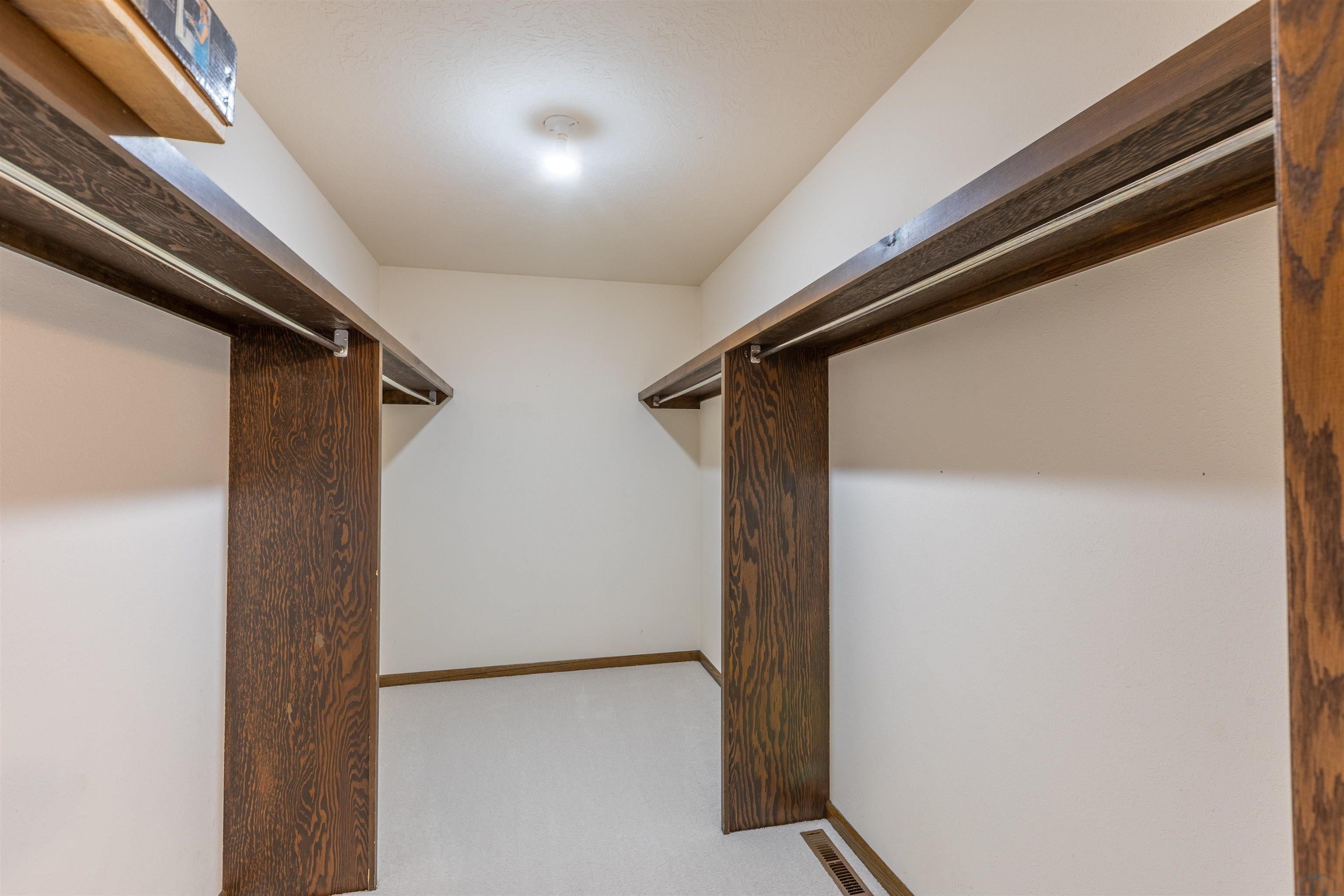 Sioux City, Iowa, 51104, United States, 4 Bedrooms Bedrooms, ,5 BathroomsBathrooms,Residential,For Sale,2042014