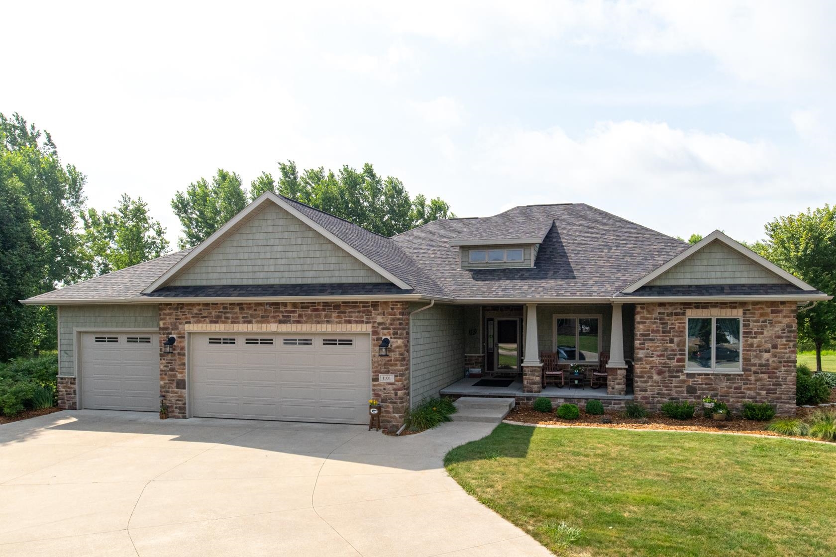Appleton, Wisconsin, 54913, United States, 5 Bedrooms Bedrooms, ,4 BathroomsBathrooms,Residential,For Sale,1927956