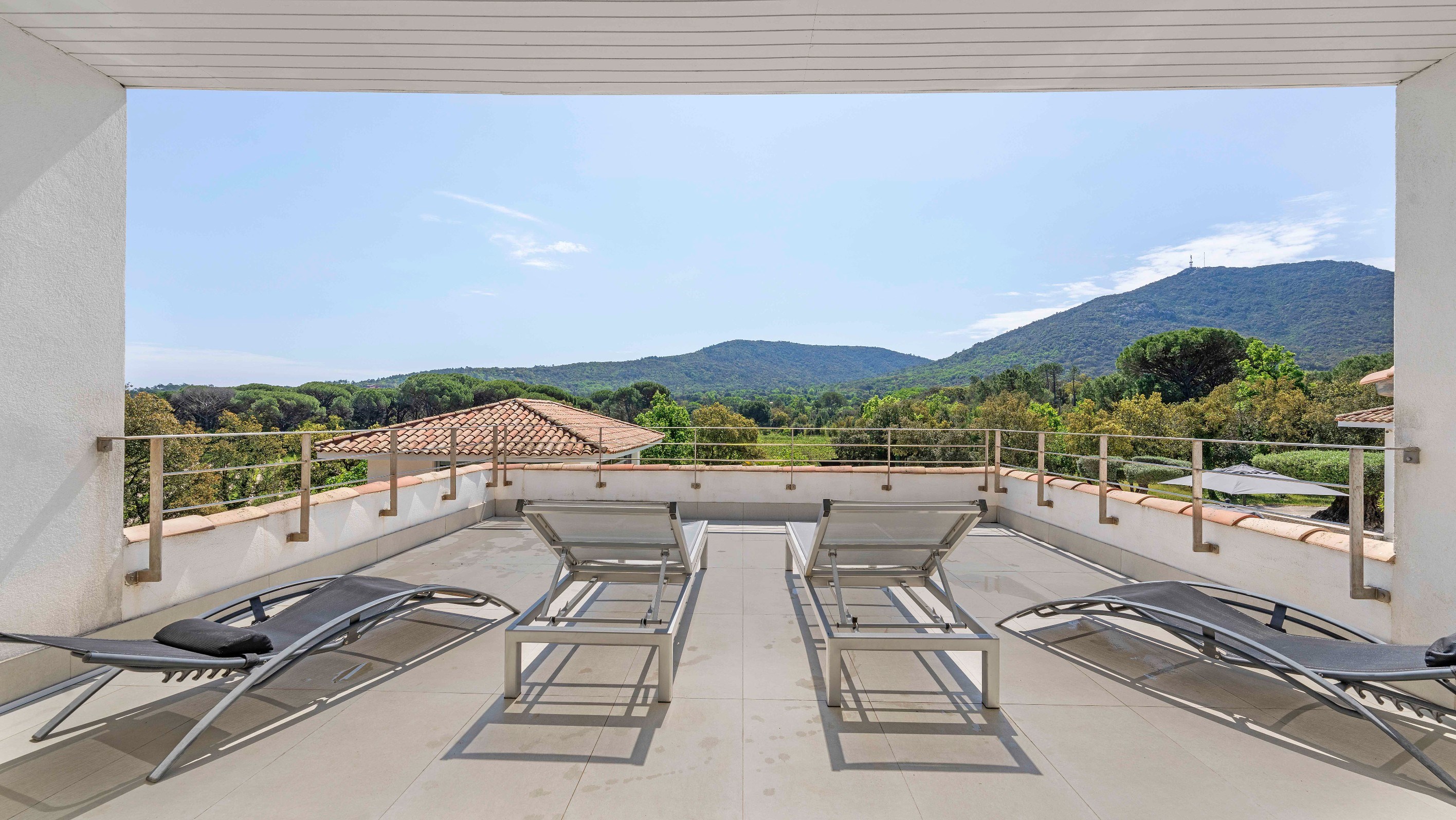  Spacious villa for sale in Plan de la Tour with countryside views and 4 garages - 物件實景
