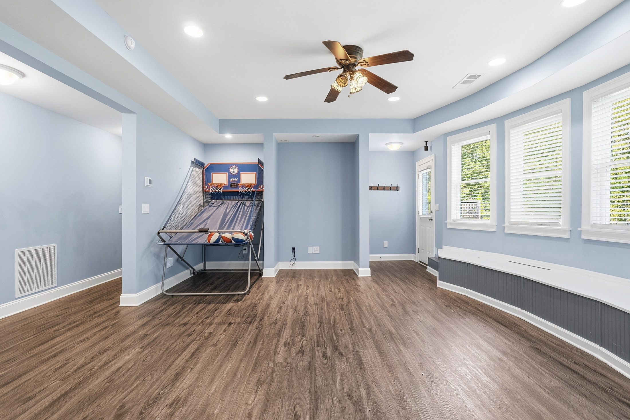  Beautifully Appointed Home in Sought-After Woodmont - 物件實景