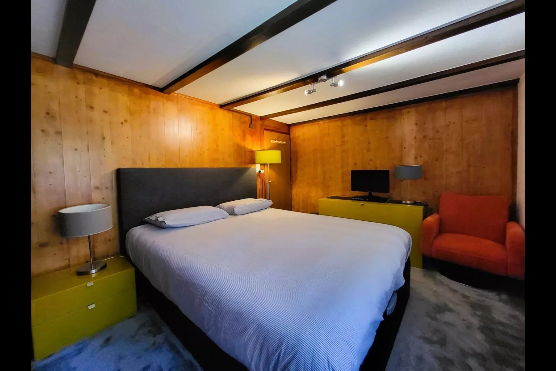  Spacious, perfectly maintained 6.5-room chalet with garden - 物件實景