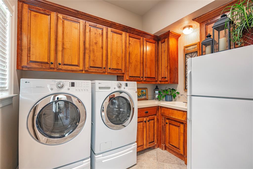 Red Oak, Texas, 75154, United States, 4 Bedrooms Bedrooms, ,4 BathroomsBathrooms,Residential,For Sale,1938334