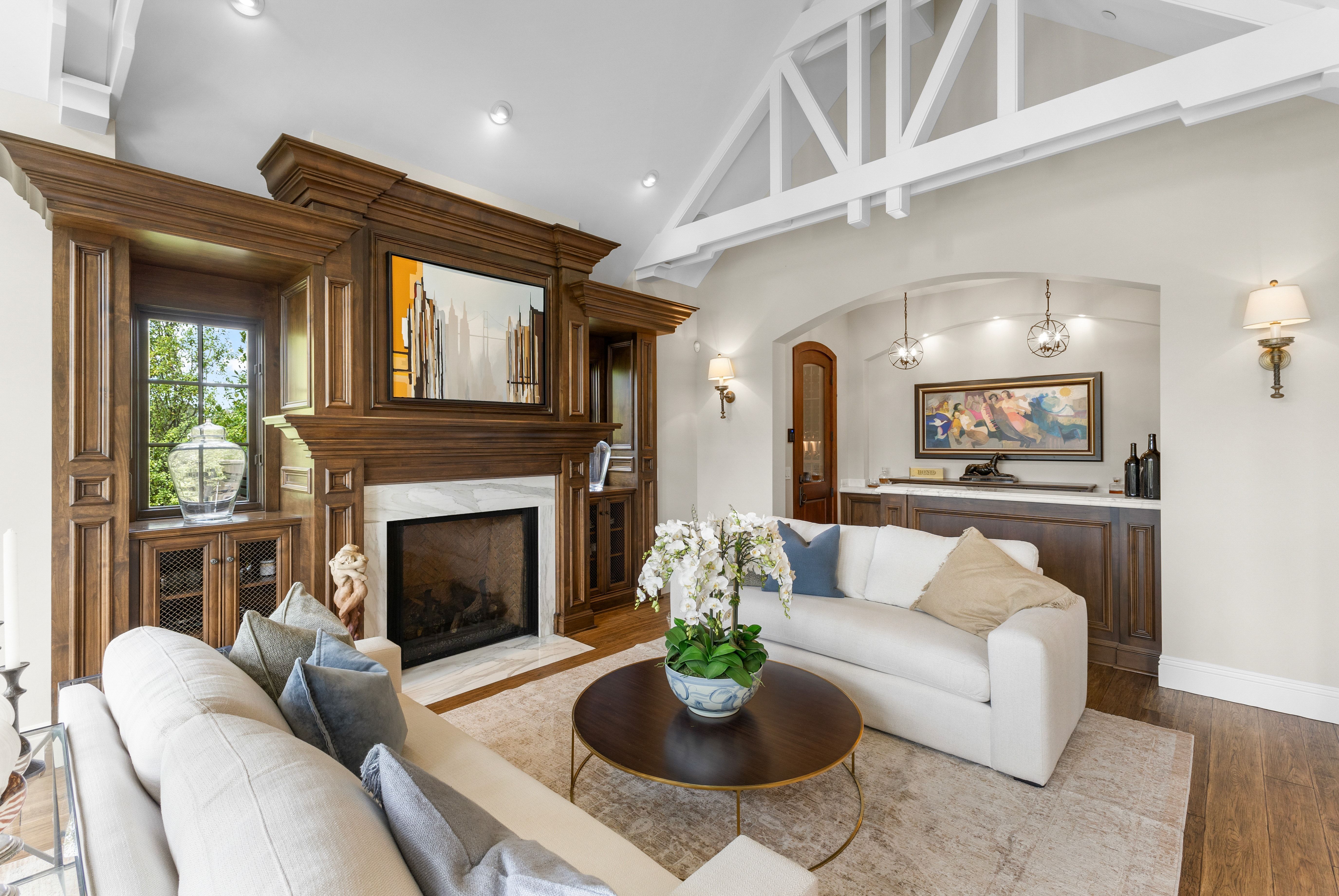  A Private One-Acre Compound Defined by Craftsmanship, Scale and Resort Living - 物件實景