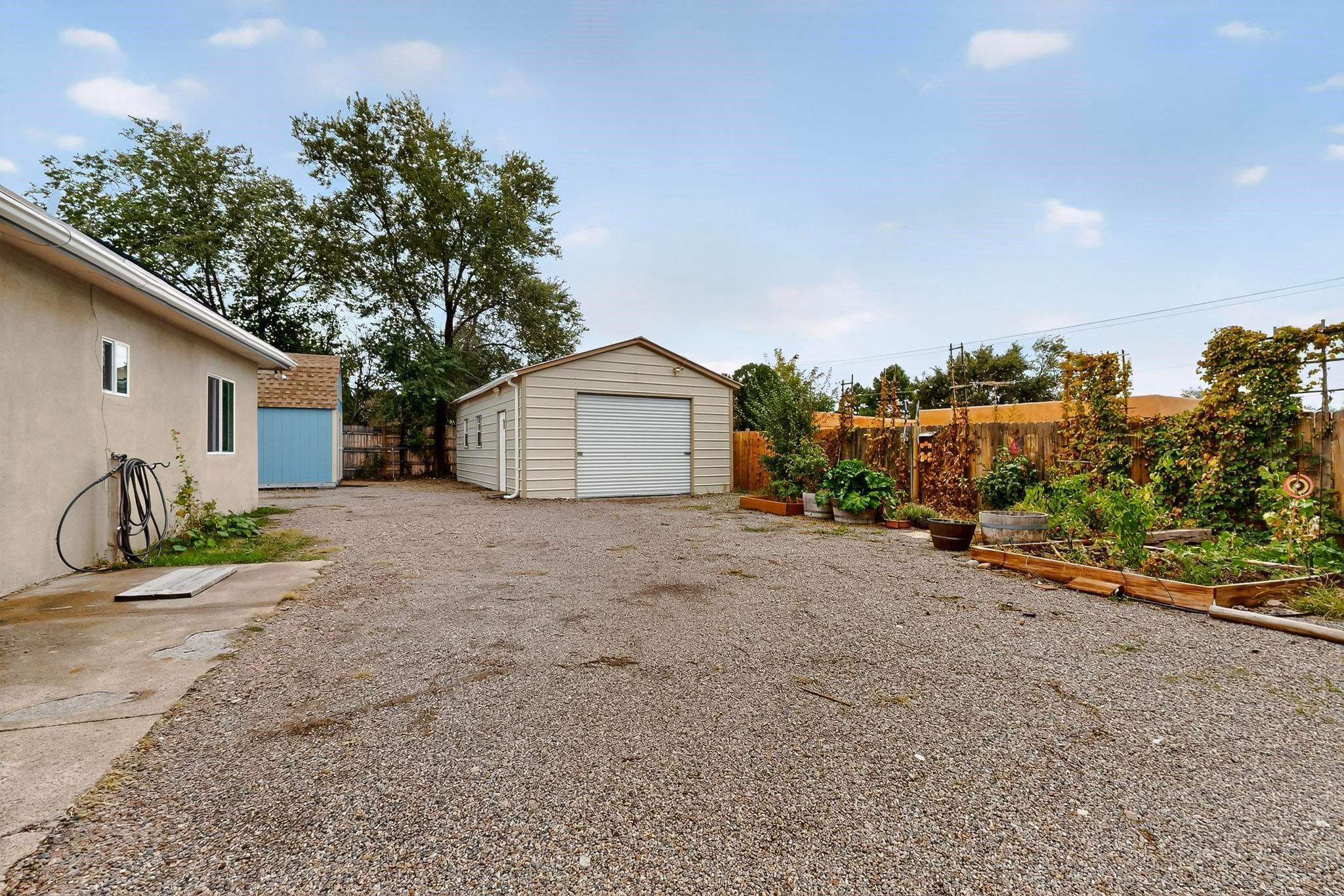 Santa Fe, New Mexico, 87505, United States, 3 Bedrooms Bedrooms, ,2 BathroomsBathrooms,Residential,For Sale,1971309