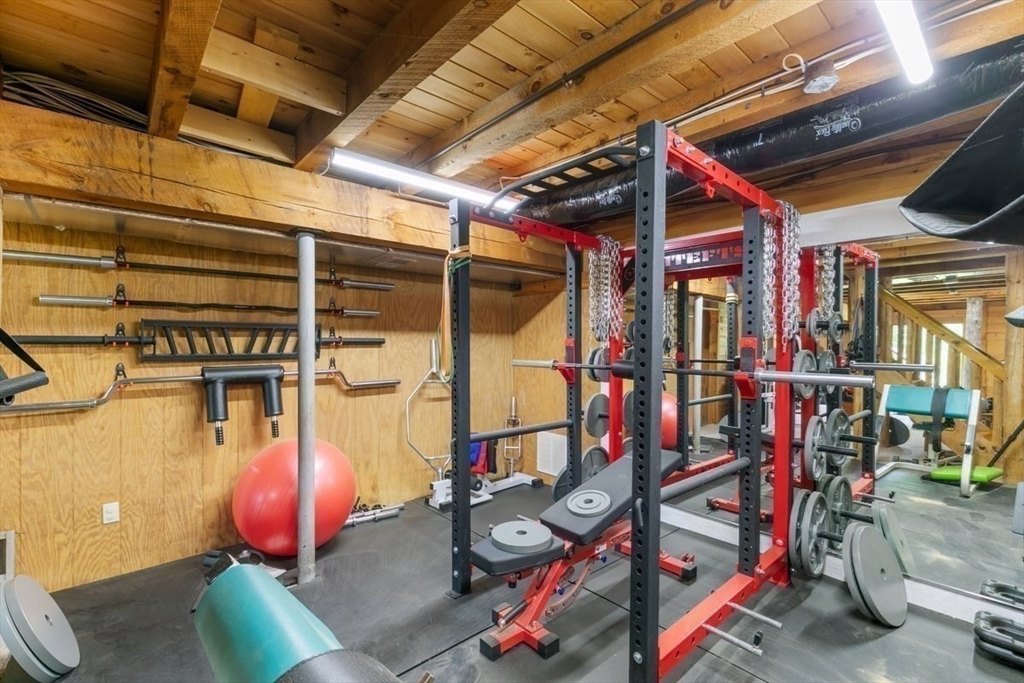 Haverhill, Massachusetts, 01832, United States, 4 Bedrooms Bedrooms, ,2 BathroomsBathrooms,Residential,For Sale,1906911