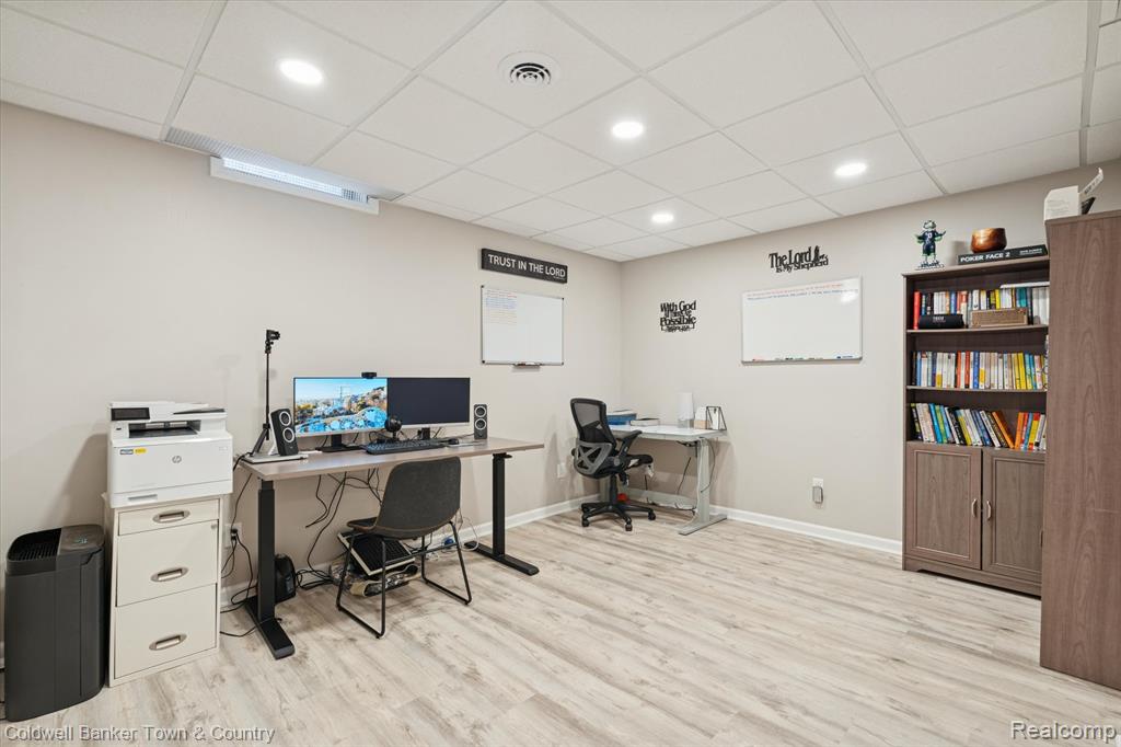 Highland, Michigan, 48357, United States, 4 Bedrooms Bedrooms, ,4 BathroomsBathrooms,Residential,For Sale,2003066