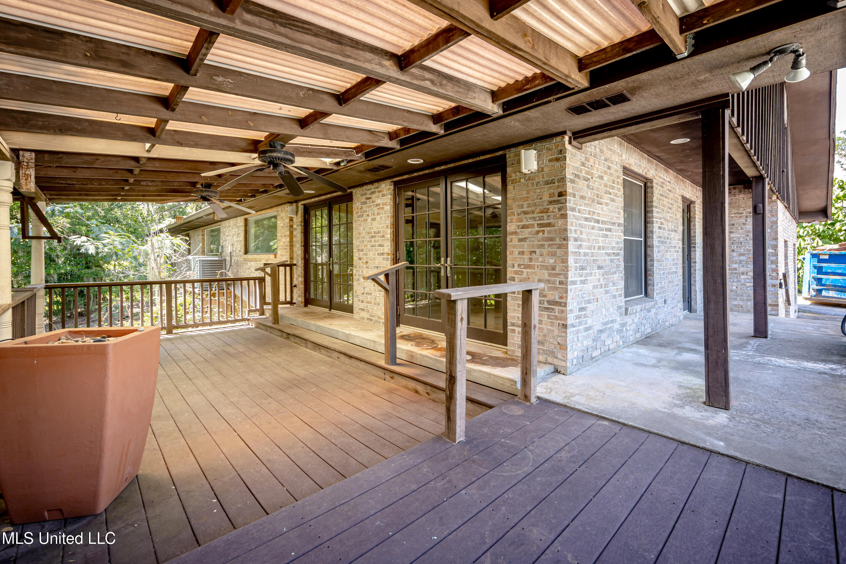 Ocean Springs, Mississippi, 39564, United States, 3 Bedrooms Bedrooms, ,3 BathroomsBathrooms,Residential,For Sale,1903607