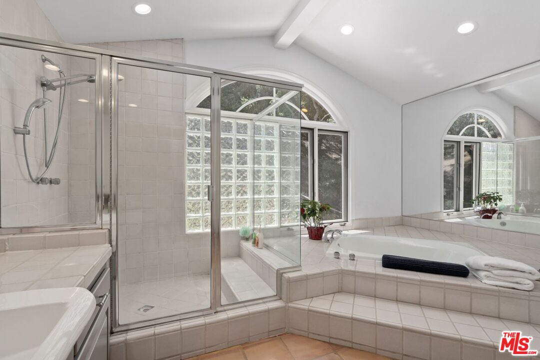 Calabasas, California, 91302, United States, 4 Bedrooms Bedrooms, ,3 BathroomsBathrooms,Residential,For Sale,1896554