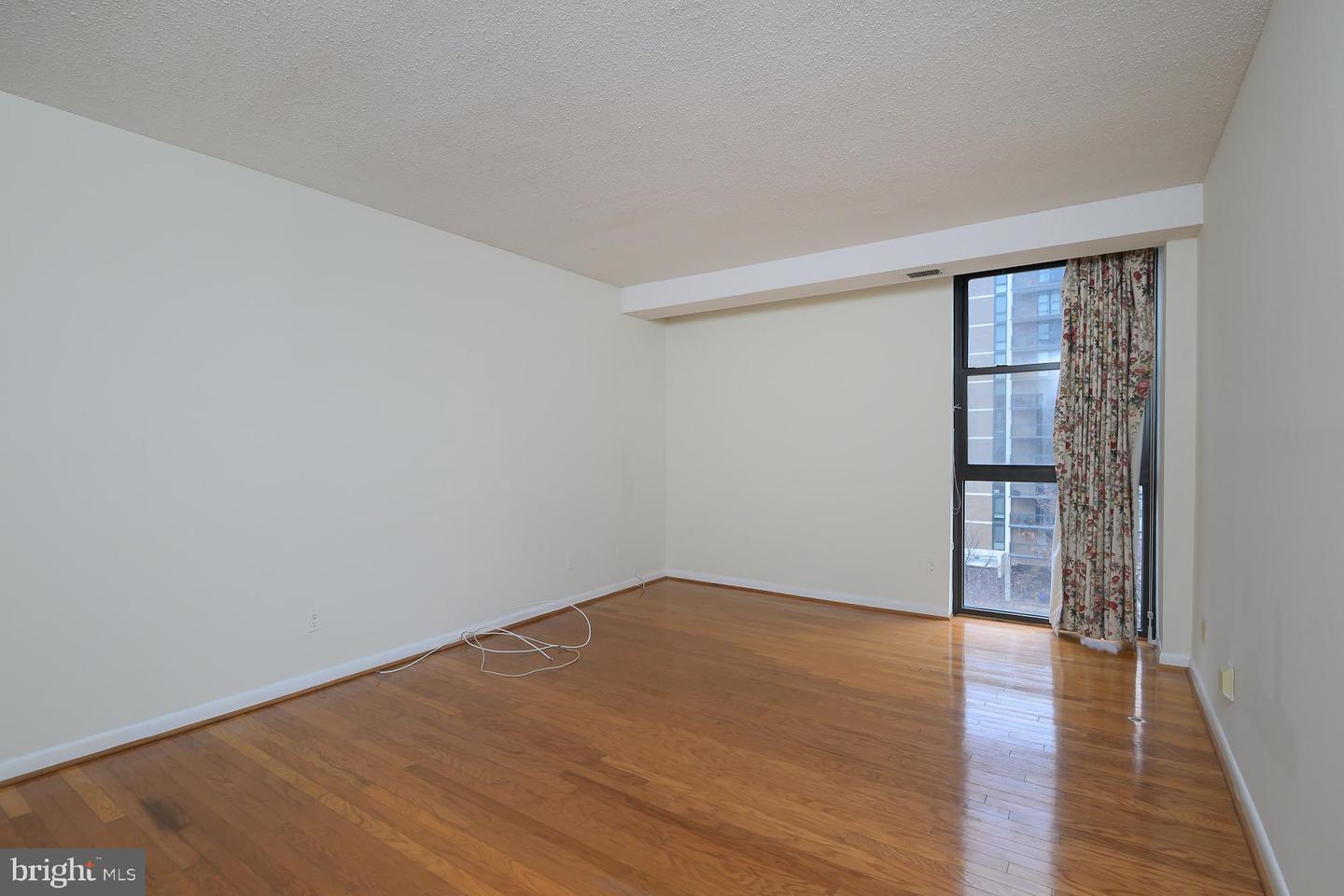 Arlington, Virginia, 22204, United States, 2 Bedrooms Bedrooms, ,2 BathroomsBathrooms,Residential,For Sale,1996960