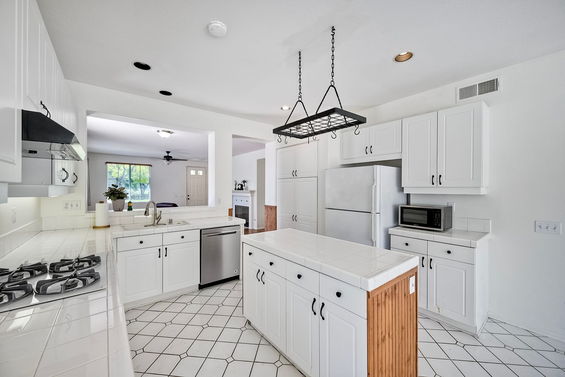 San Diego, California, 92123, United States, 3 Bedrooms Bedrooms, ,2 BathroomsBathrooms,Residential,For Sale,1914206