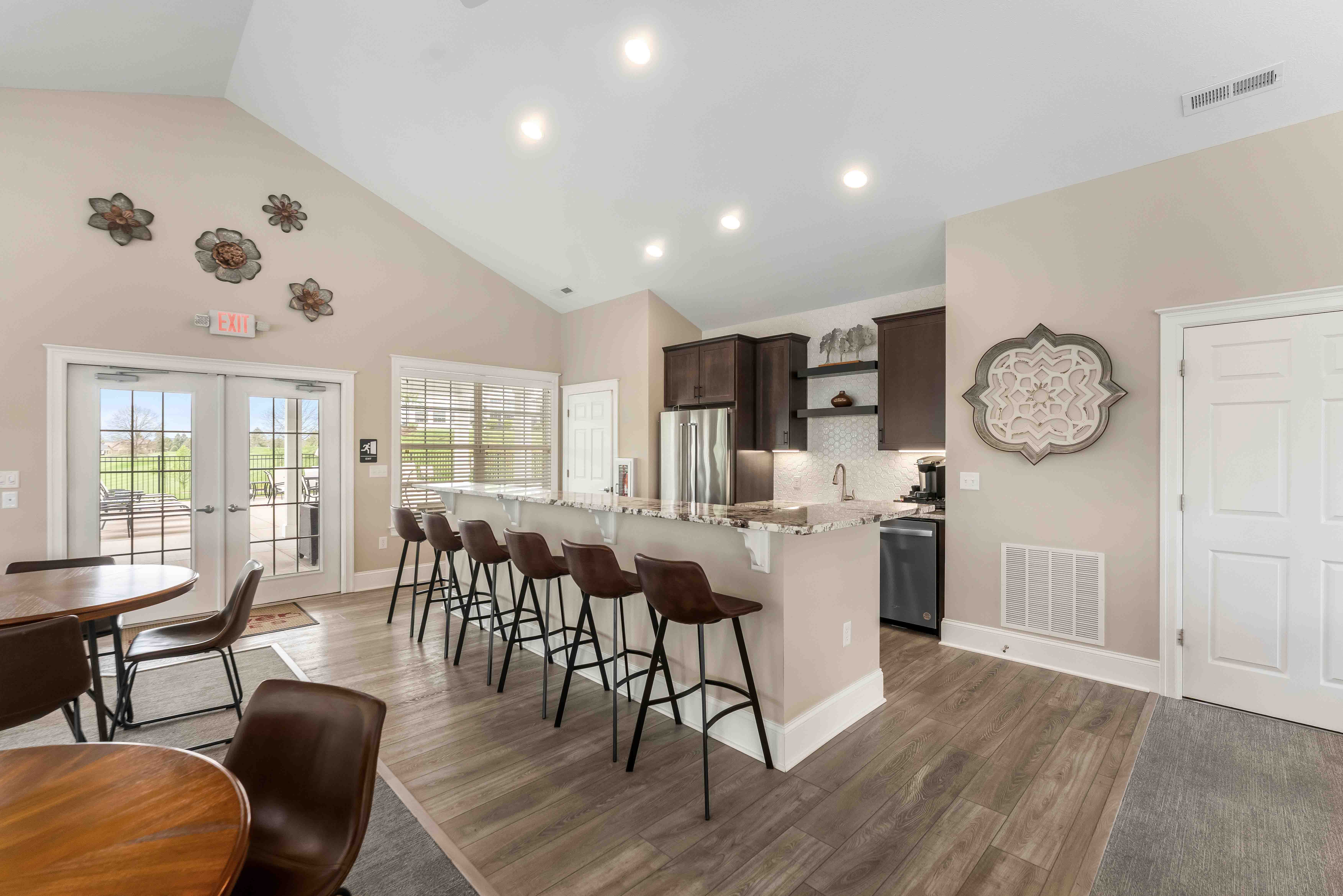  2003 South Links Avenue - 物件實景