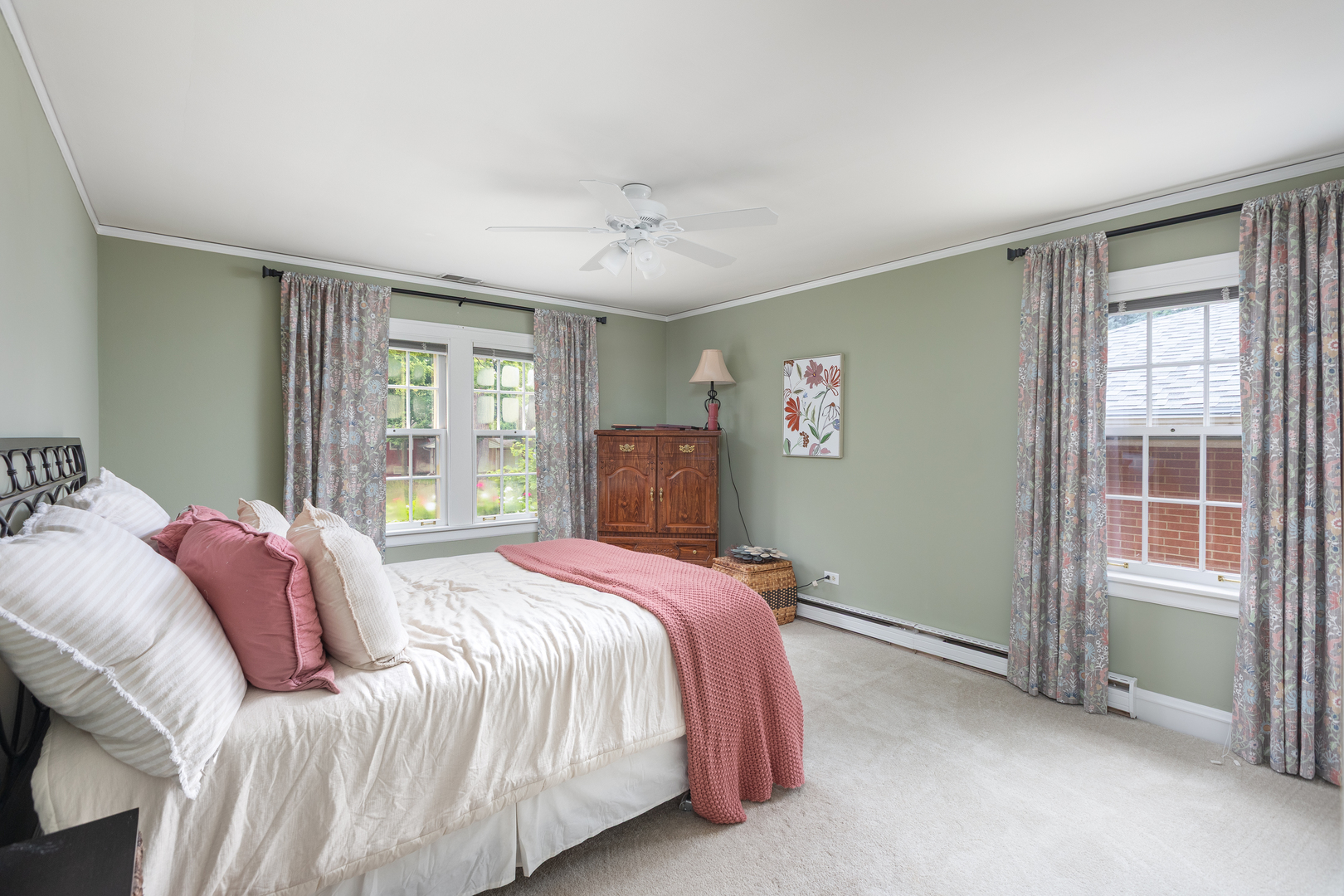 Downers Grove, Illinois, 60515, United States, 3 Bedrooms Bedrooms, ,3 BathroomsBathrooms,Residential,For Sale,1925036