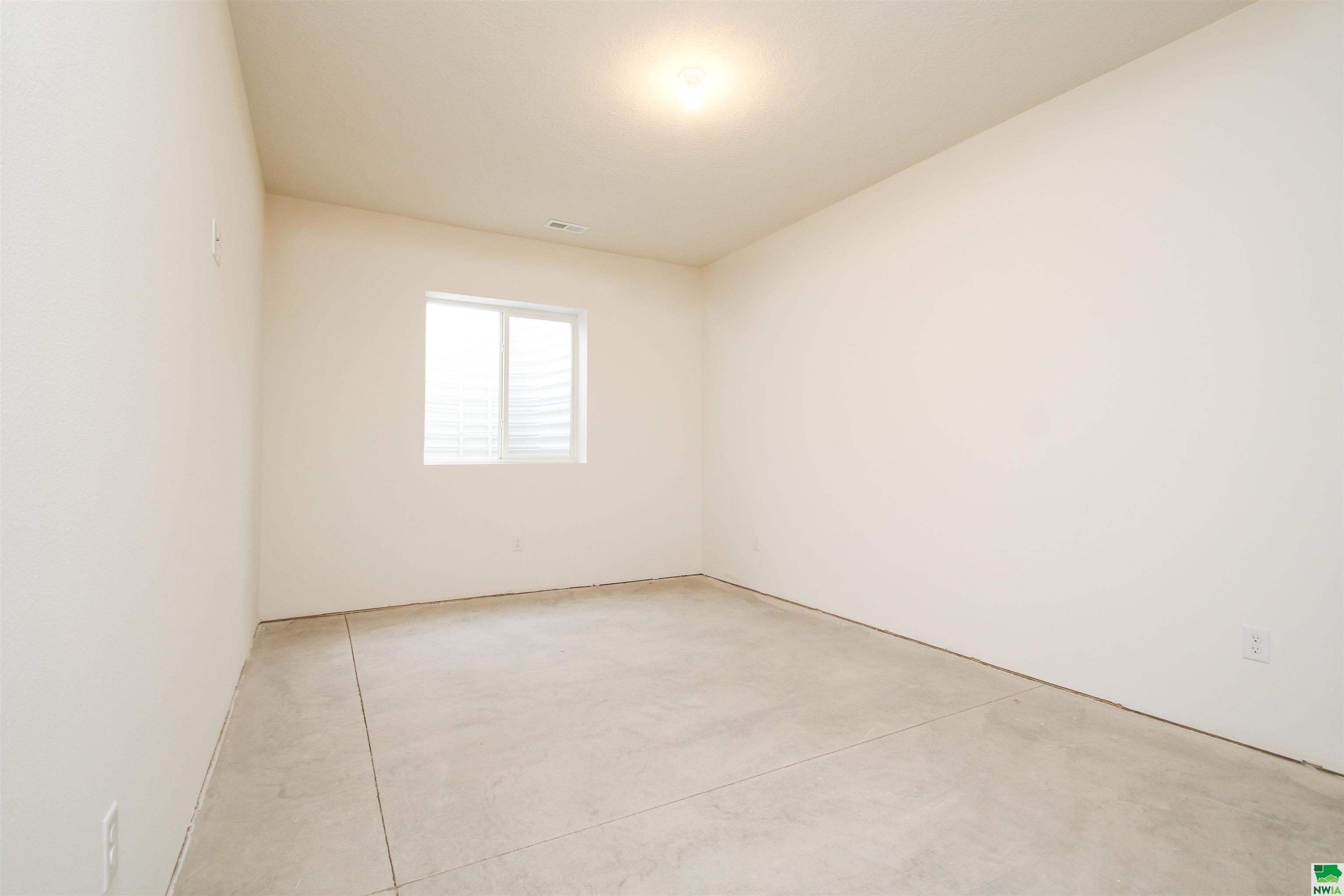 Sergeant Bluff, Iowa, 51054, United States, 3 Bedrooms Bedrooms, ,2 BathroomsBathrooms,Residential,For Sale,1921249