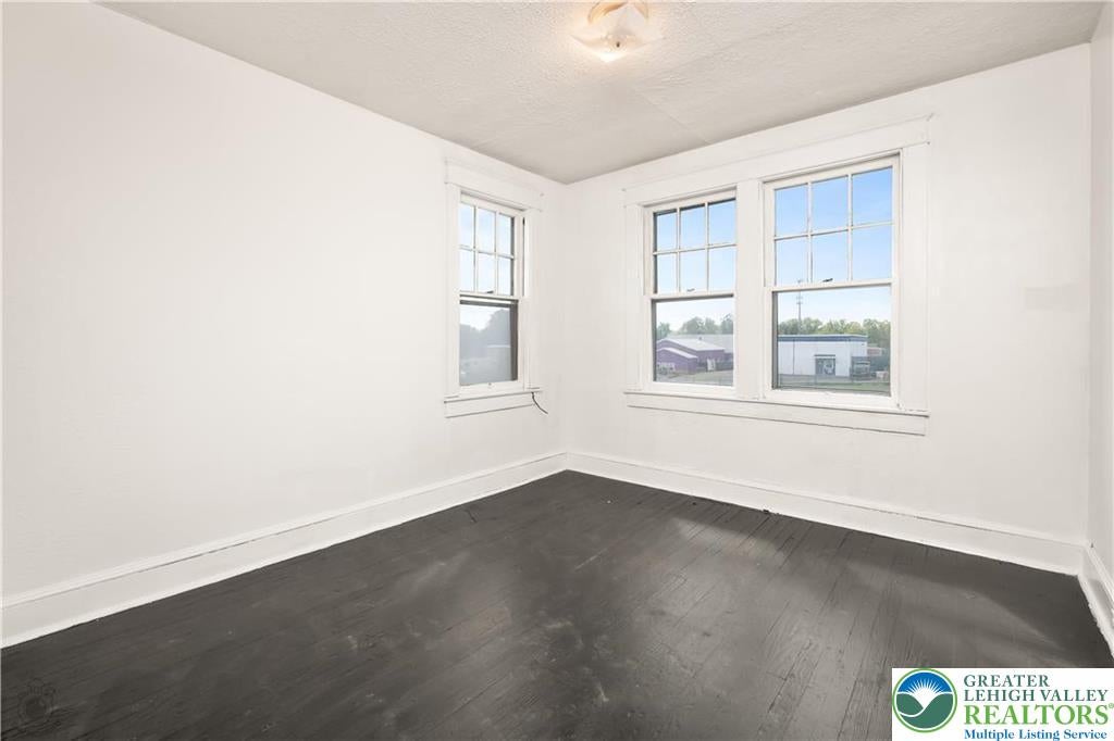 Palmer Twp, Pennsylvania, 18045, United States, 6 Bedrooms Bedrooms, ,2 BathroomsBathrooms,Residential,For Sale,1933685