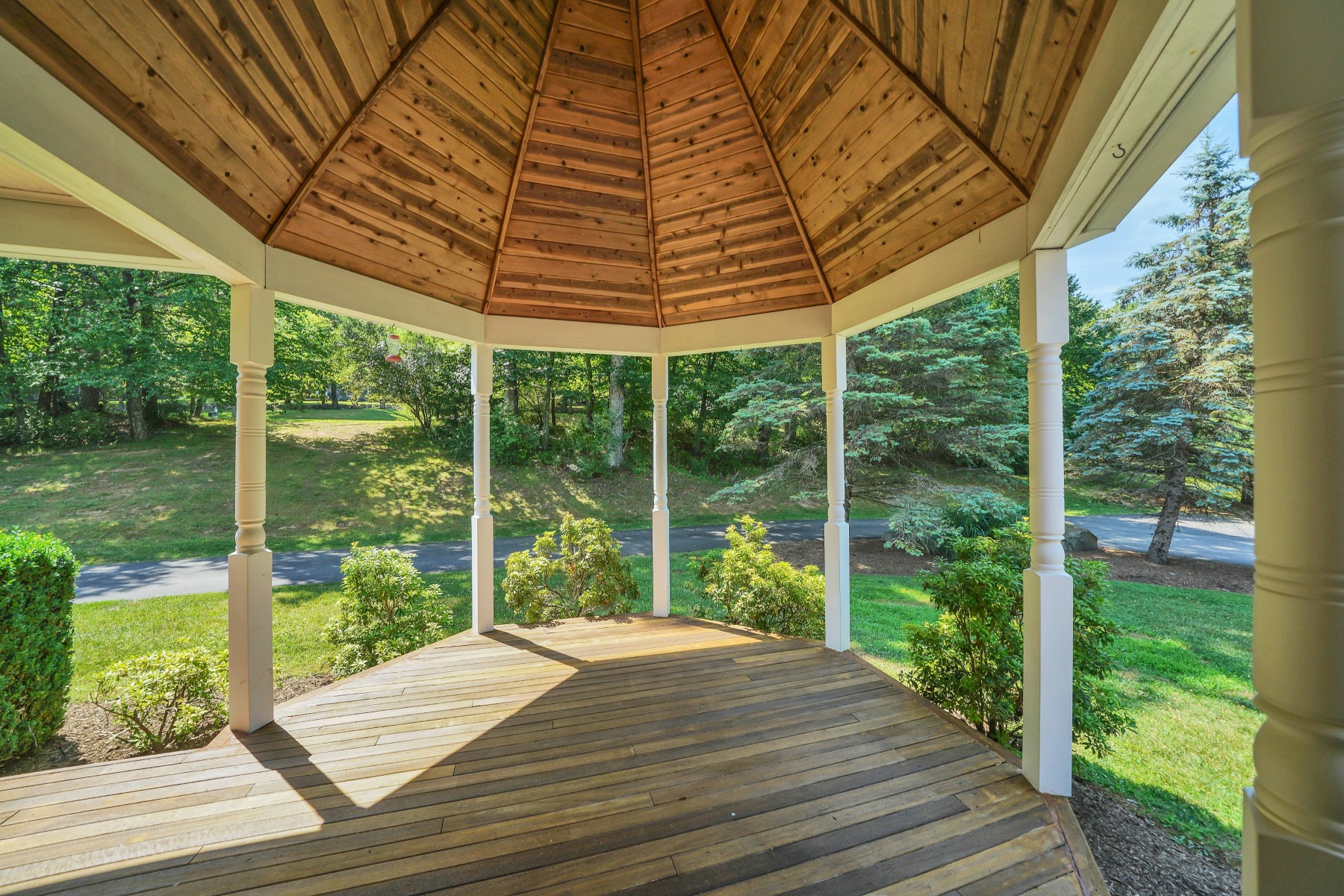  Custom Built Colonial Home with Mountain Views and Exceptional Outdoor Setting - 物件實景