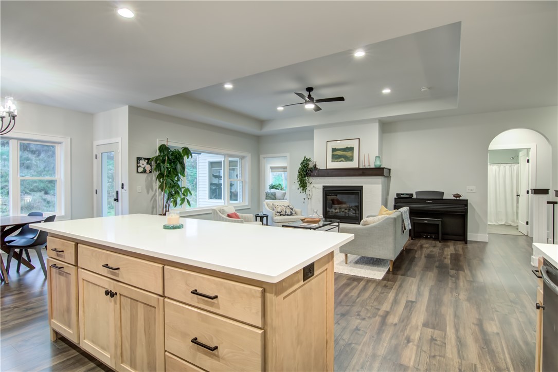 Eleva, Wisconsin, 54738, United States, 5 Bedrooms Bedrooms, ,3 BathroomsBathrooms,Residential,For Sale,1989894