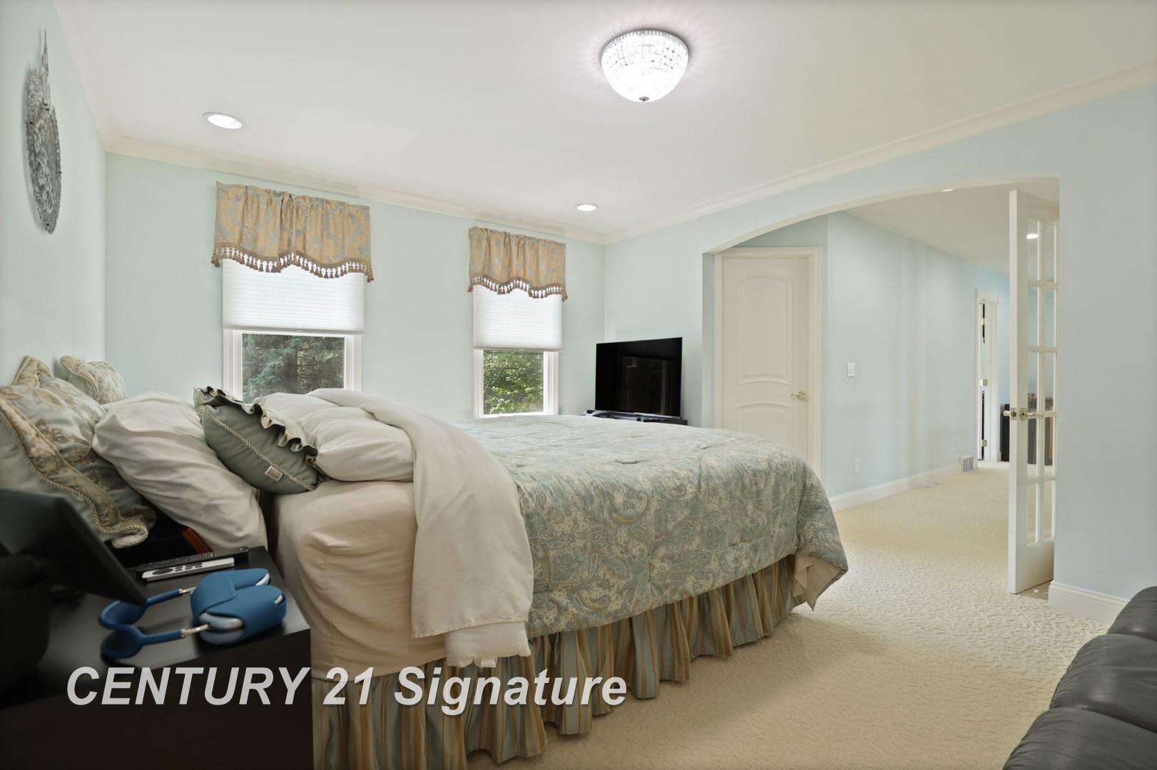 Saginaw, Michigan, 48609, United States, 4 Bedrooms Bedrooms, ,7 BathroomsBathrooms,Residential,For Sale,1980528