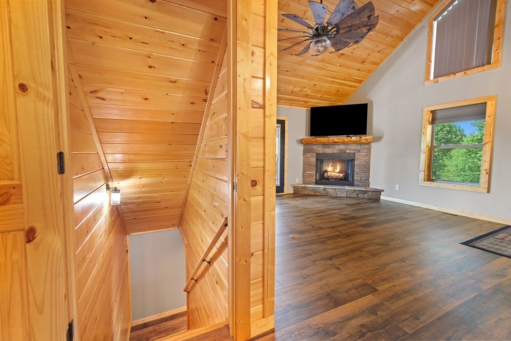 Murphy, North Carolina, 28906, United States, 4 Bedrooms Bedrooms, ,3 BathroomsBathrooms,Residential,For Sale,1905672