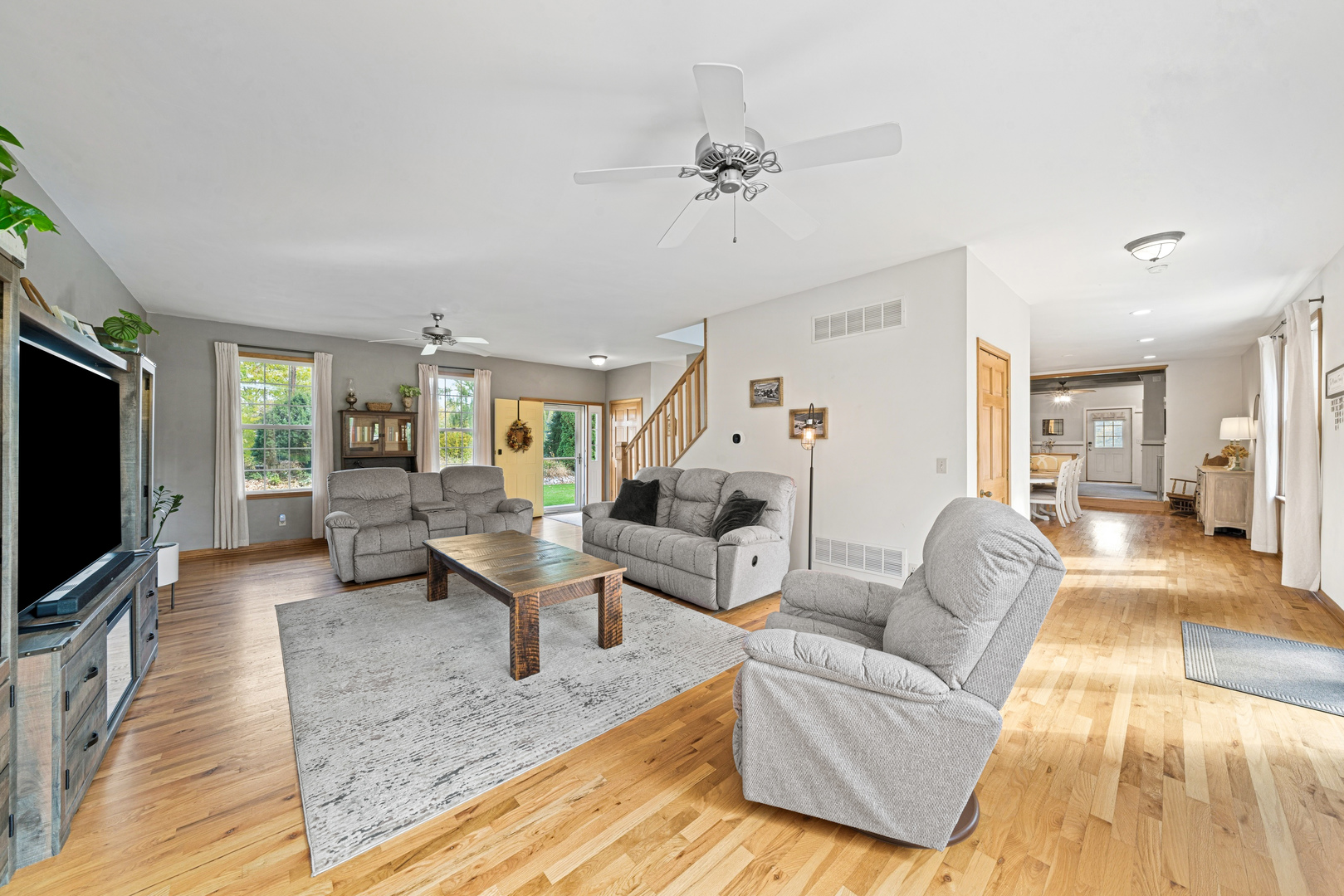 Elburn, Illinois, 60119, United States, 5 Bedrooms Bedrooms, ,3 BathroomsBathrooms,Residential,For Sale,1986331