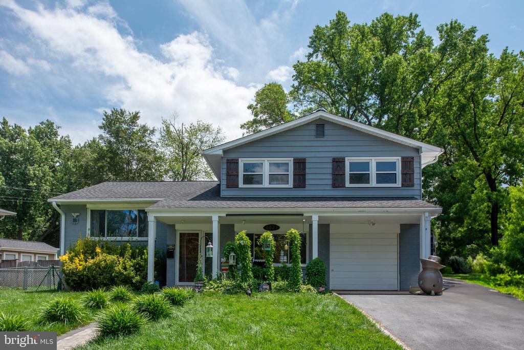 Alexandria, Virginia, 22308, United States, 4 Bedrooms Bedrooms, ,3 BathroomsBathrooms,Residential,For Sale,1921222
