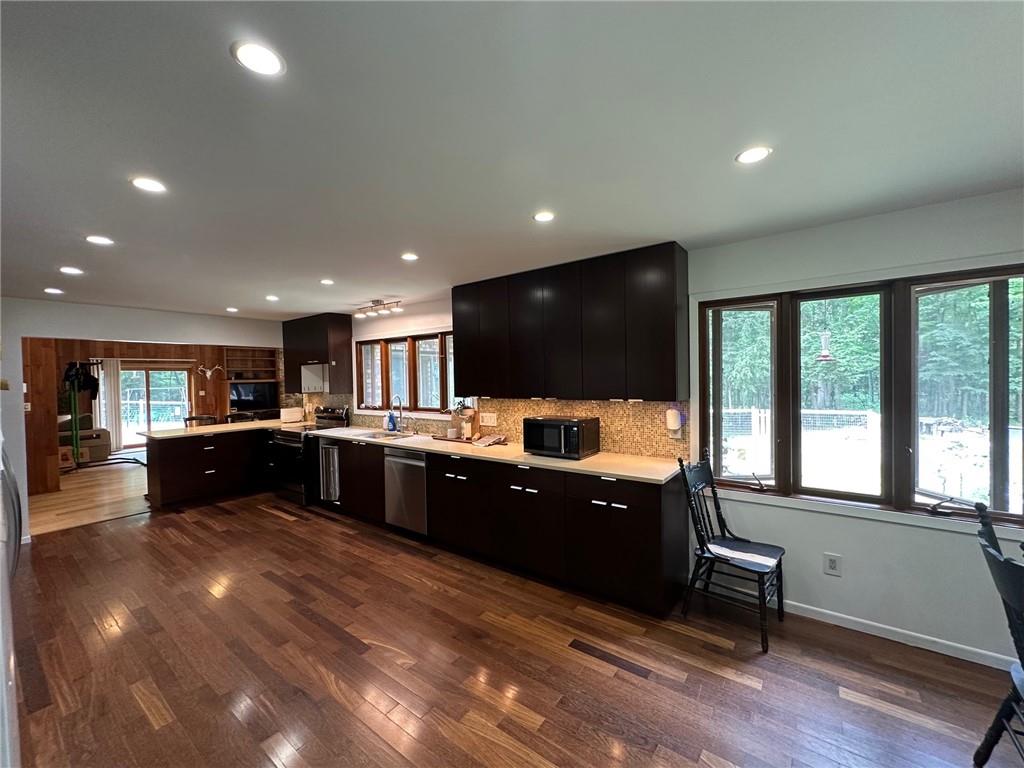 Ashland, Wisconsin, 54806, United States, 6 Bedrooms Bedrooms, ,4 BathroomsBathrooms,Residential,For Sale,1919856