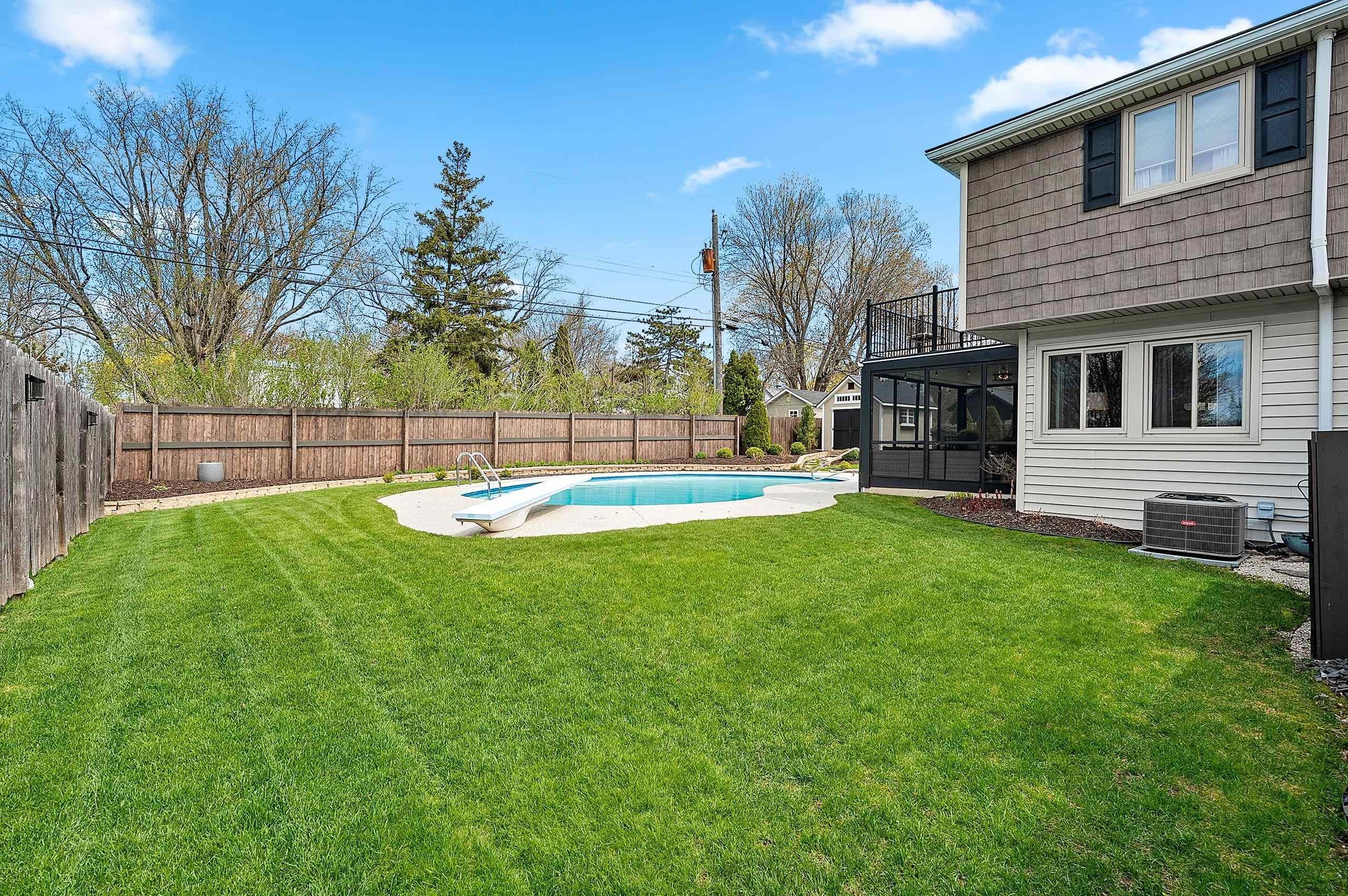 GREEN BAY, Wisconsin, 54301, United States, 4 Bedrooms Bedrooms, ,3 BathroomsBathrooms,Residential,For Sale,2048088