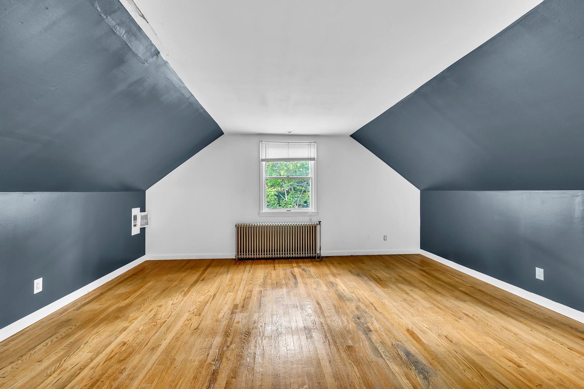Huntington, New York, 11743, United States, 4 Bedrooms Bedrooms, ,3 BathroomsBathrooms,Residential,For Sale,1895271