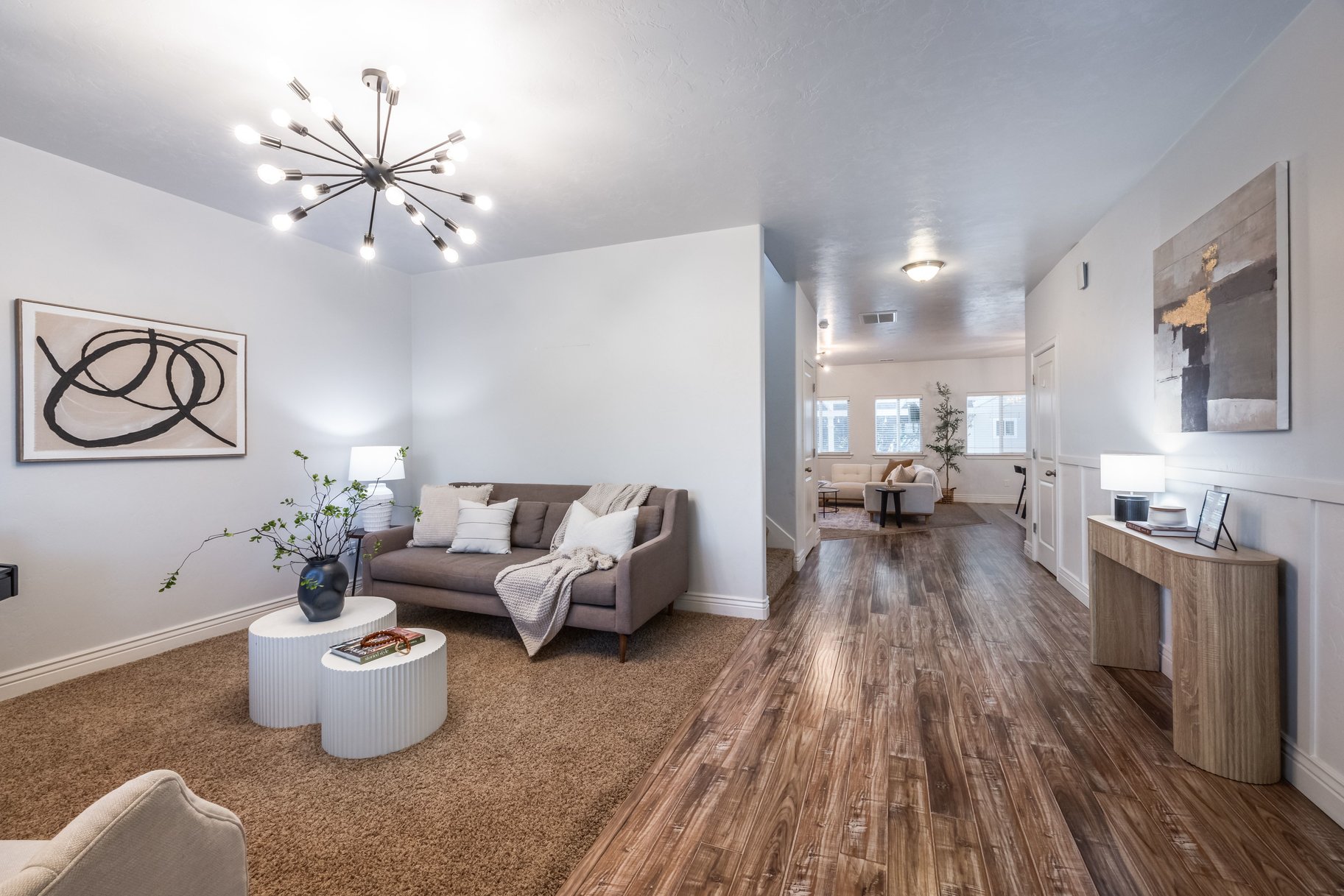  Riverton Corner-Lot Home: 7 Beds, Main-Floor Bedroom, 3-Car Garage & RV Parking - 物件實景