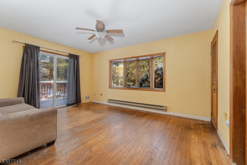 Rockaway Twp., New Jersey, 07866, United States, 4 Bedrooms Bedrooms, ,4 BathroomsBathrooms,Residential,For Sale,1994674